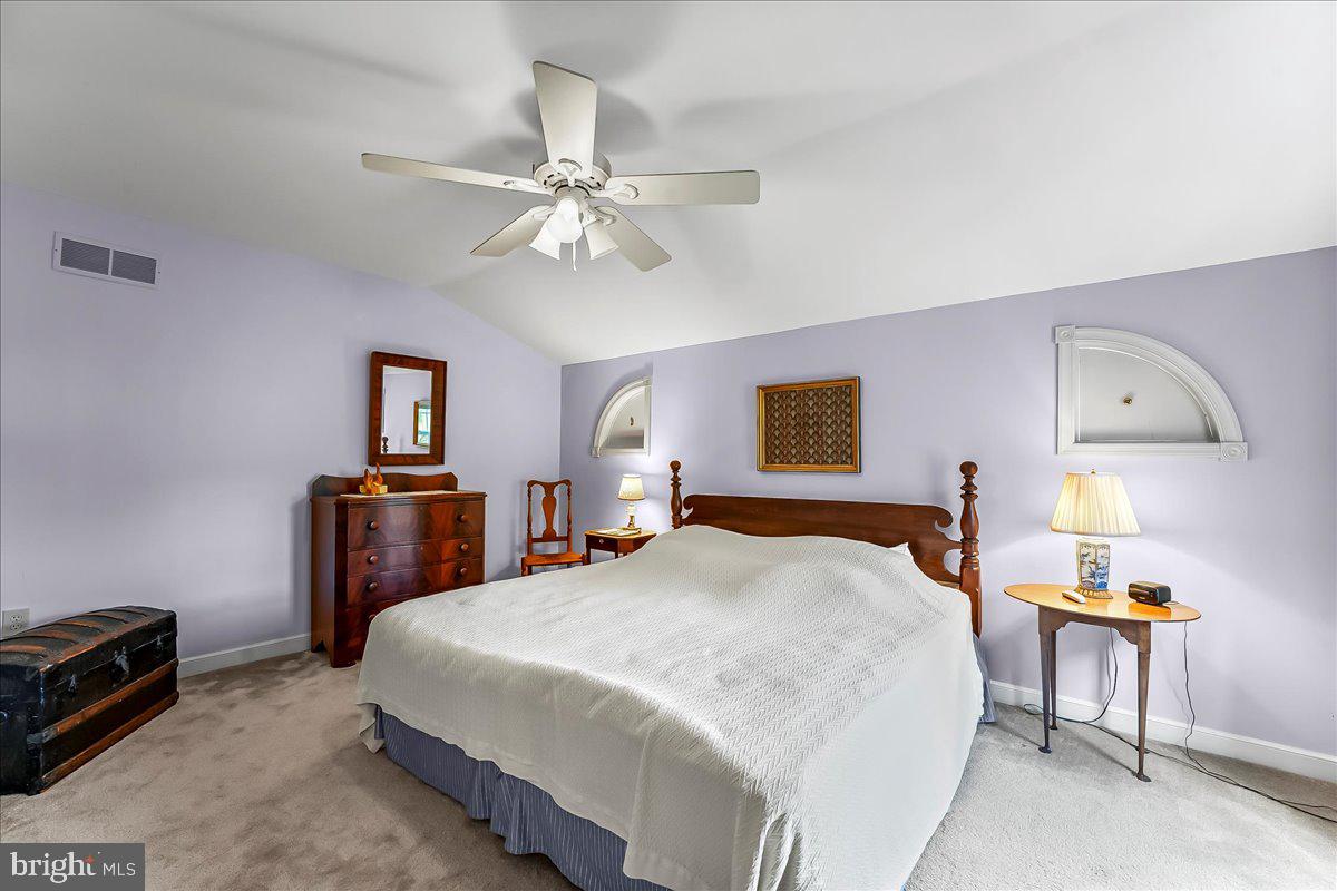 CAMBRIDGE CHASE - Residential