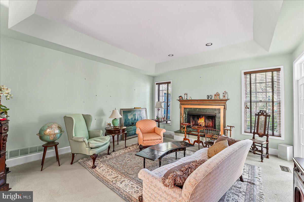 CAMBRIDGE CHASE - Residential