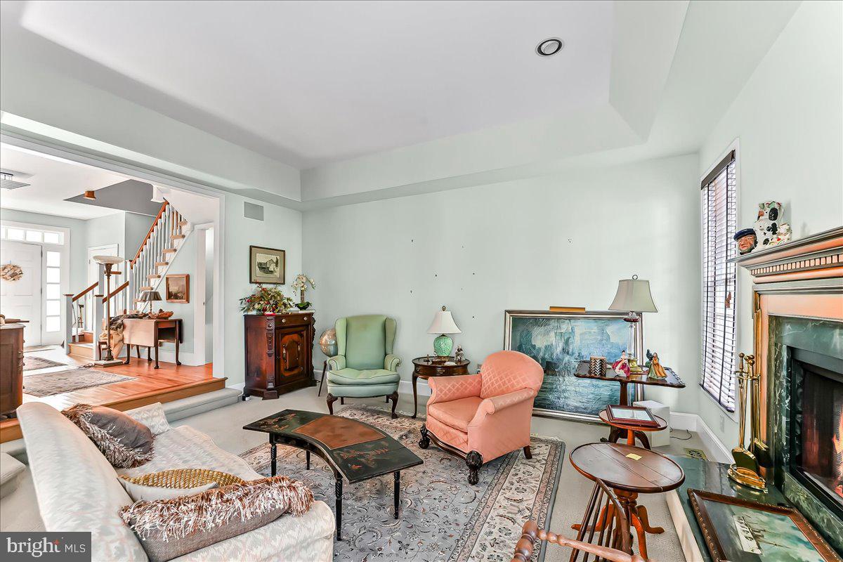 CAMBRIDGE CHASE - Residential