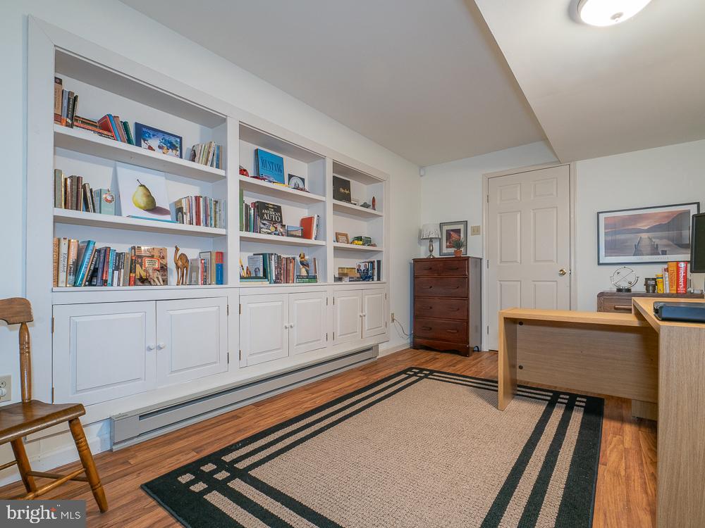 NORTHRIDGE - Residential