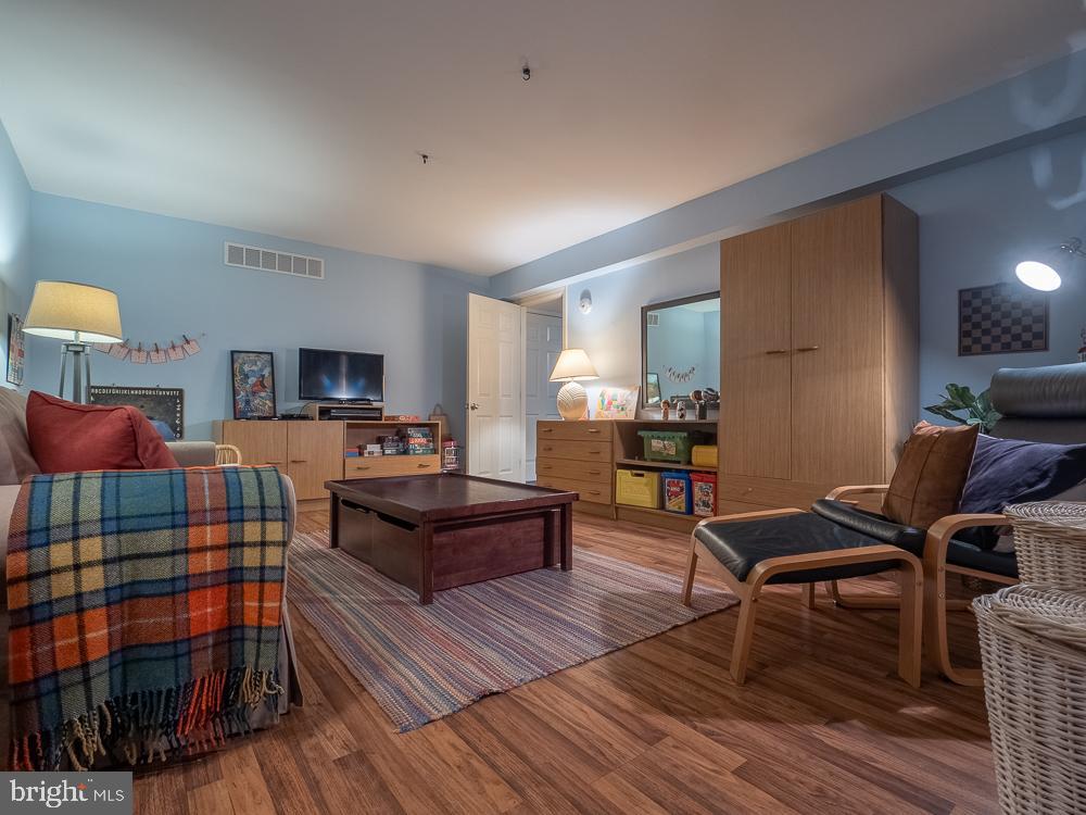 NORTHRIDGE - Residential