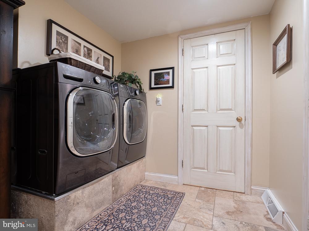 NORTHRIDGE - Residential