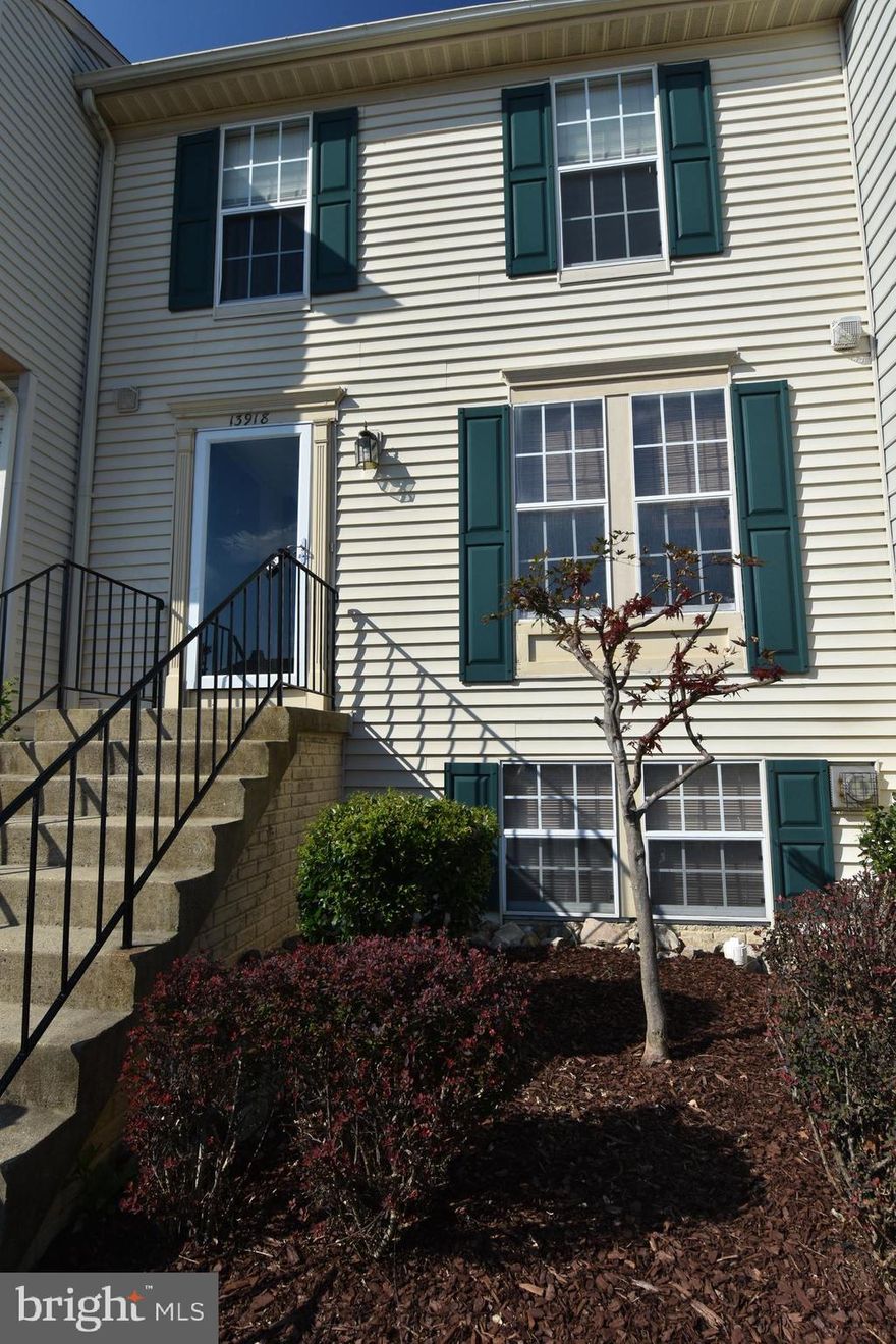 Great Location just off New Braddock Rd and Rt 28 South in Centreville! This 3BR, 2-1/2BA home is ready for you! Hardwood floors and large carpeted bedrooms give you that warm feel in this quiet neighborhood. Backyard is fully fenced and backs to common ground. Granite countertops in the kitchen and bathrooms. Stainless Steel Refrigerator, Dishwasher, Microwave, and stove. Walkout deck from the living room to the backyard. 

Catch this great house!