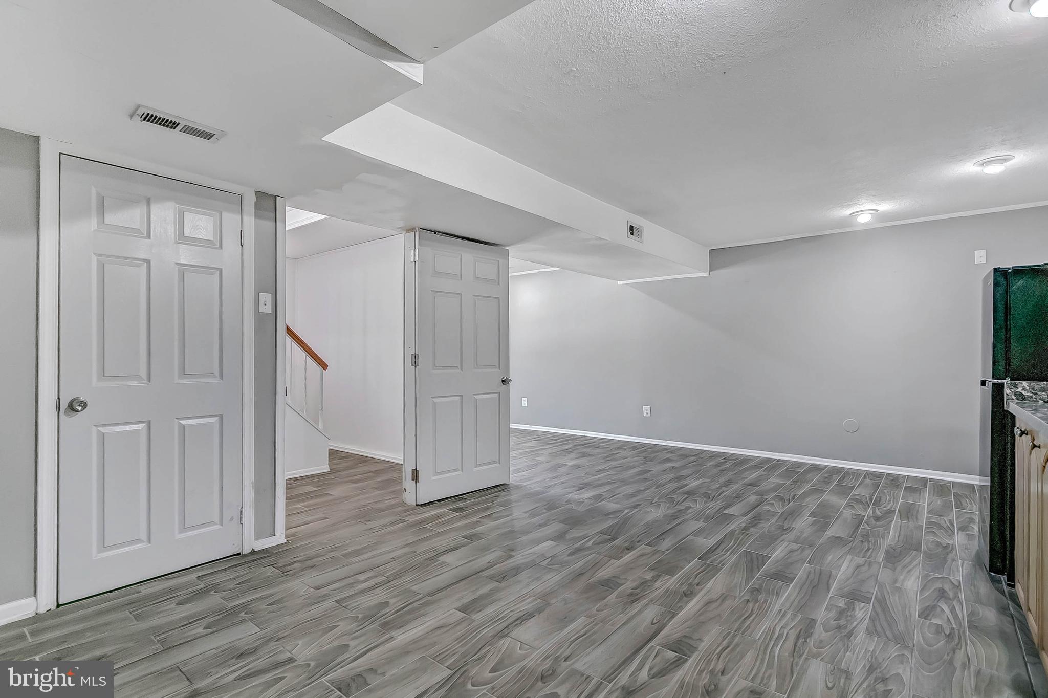 OLD FORT HILLS PLAT ONE - Residential Lease