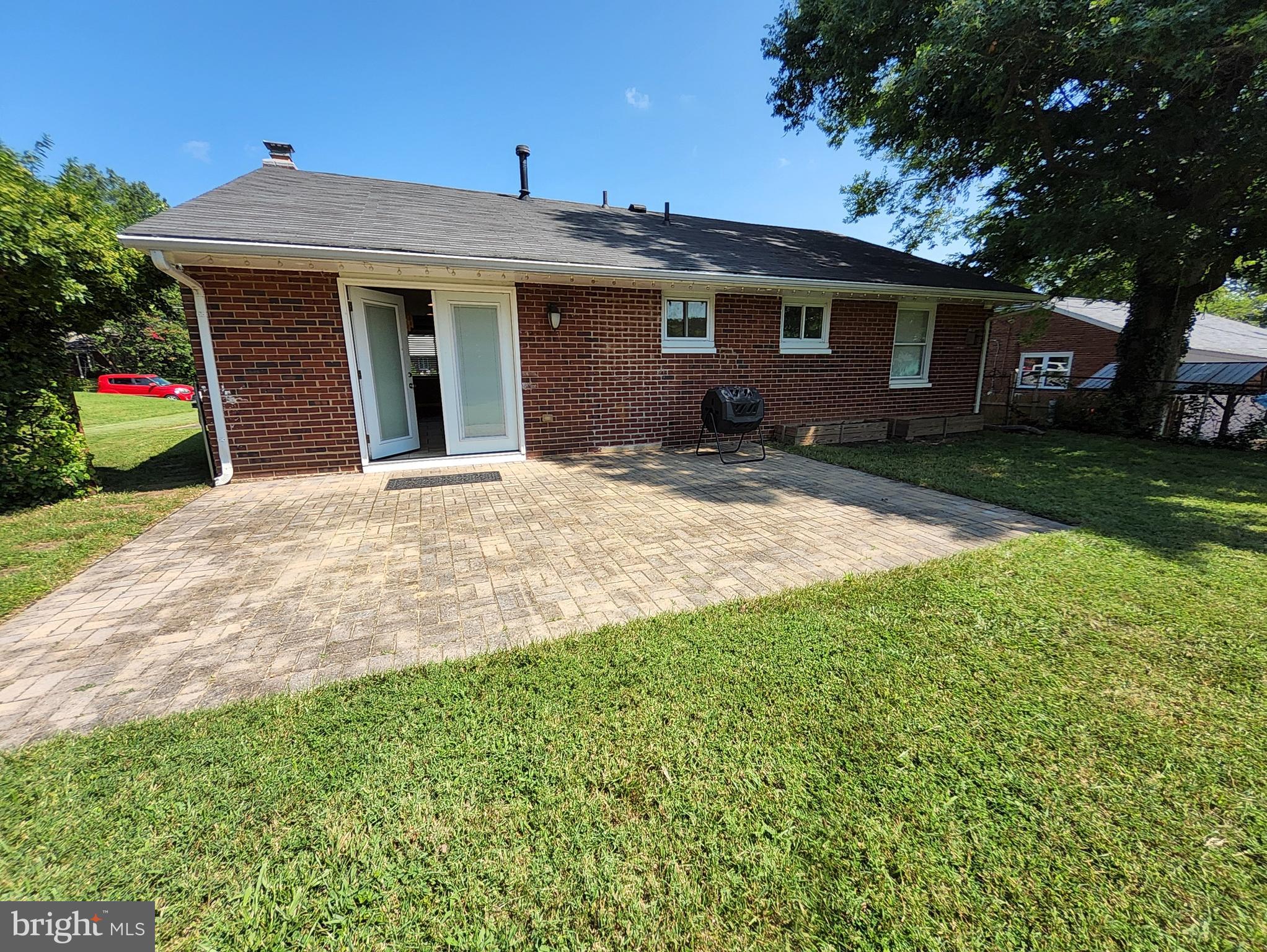 PARKLAWN - Residential Lease