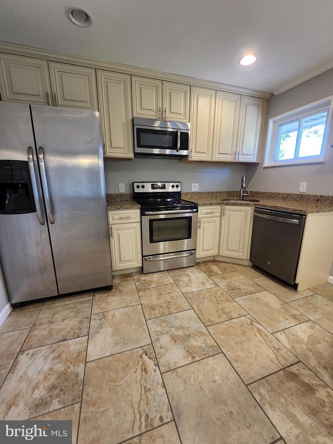 PARKLAWN - Residential Lease