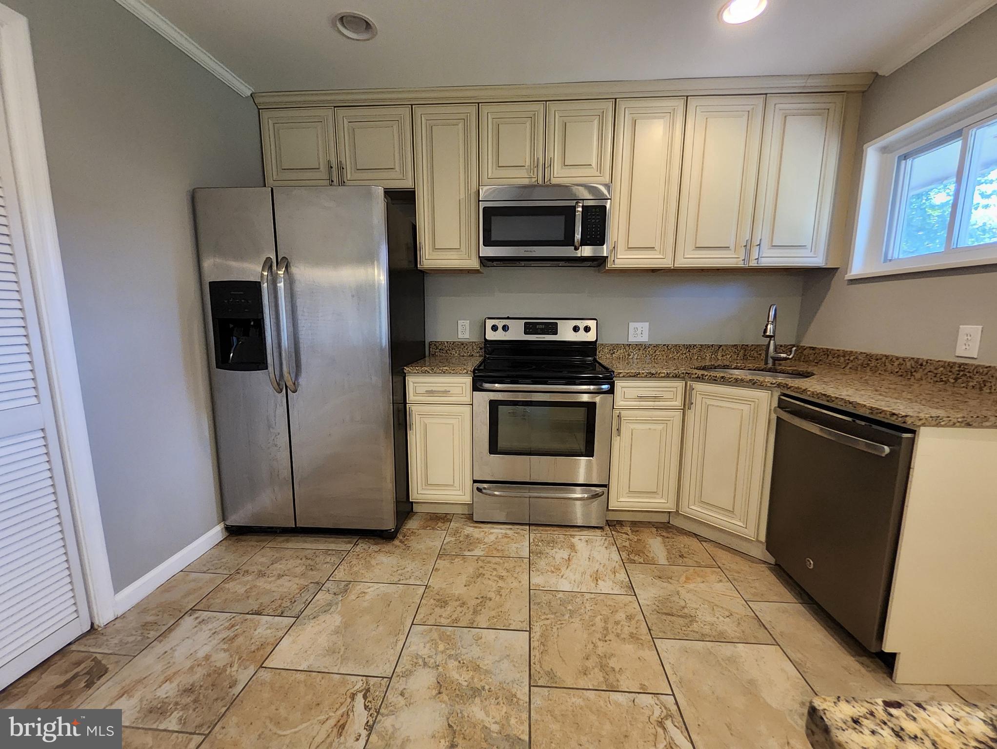 PARKLAWN - Residential Lease