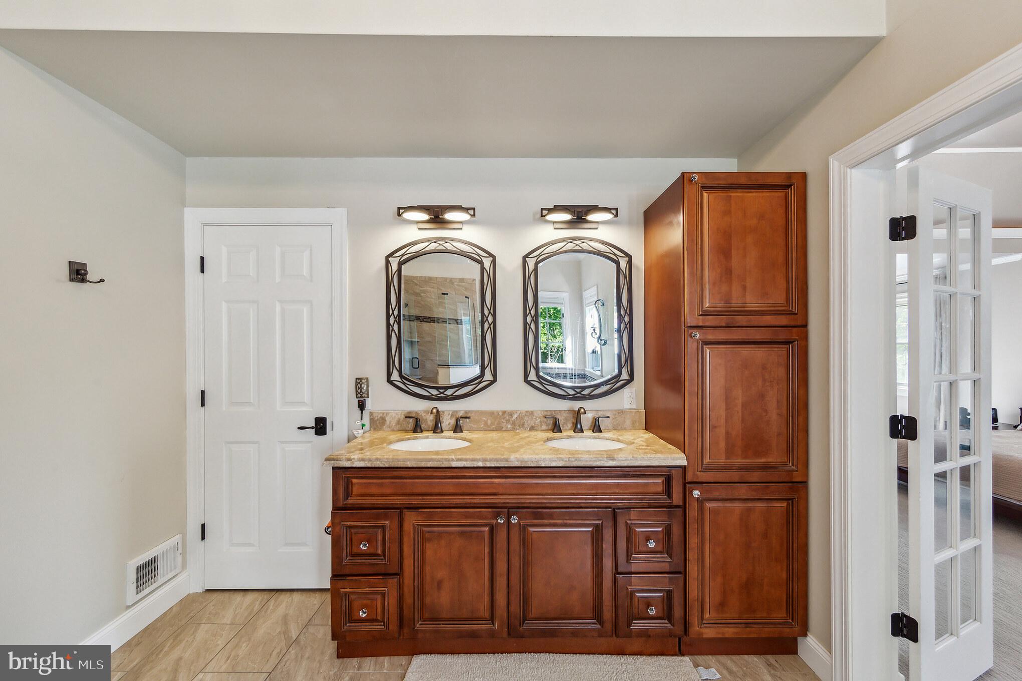 BASSETT HUNT - Residential