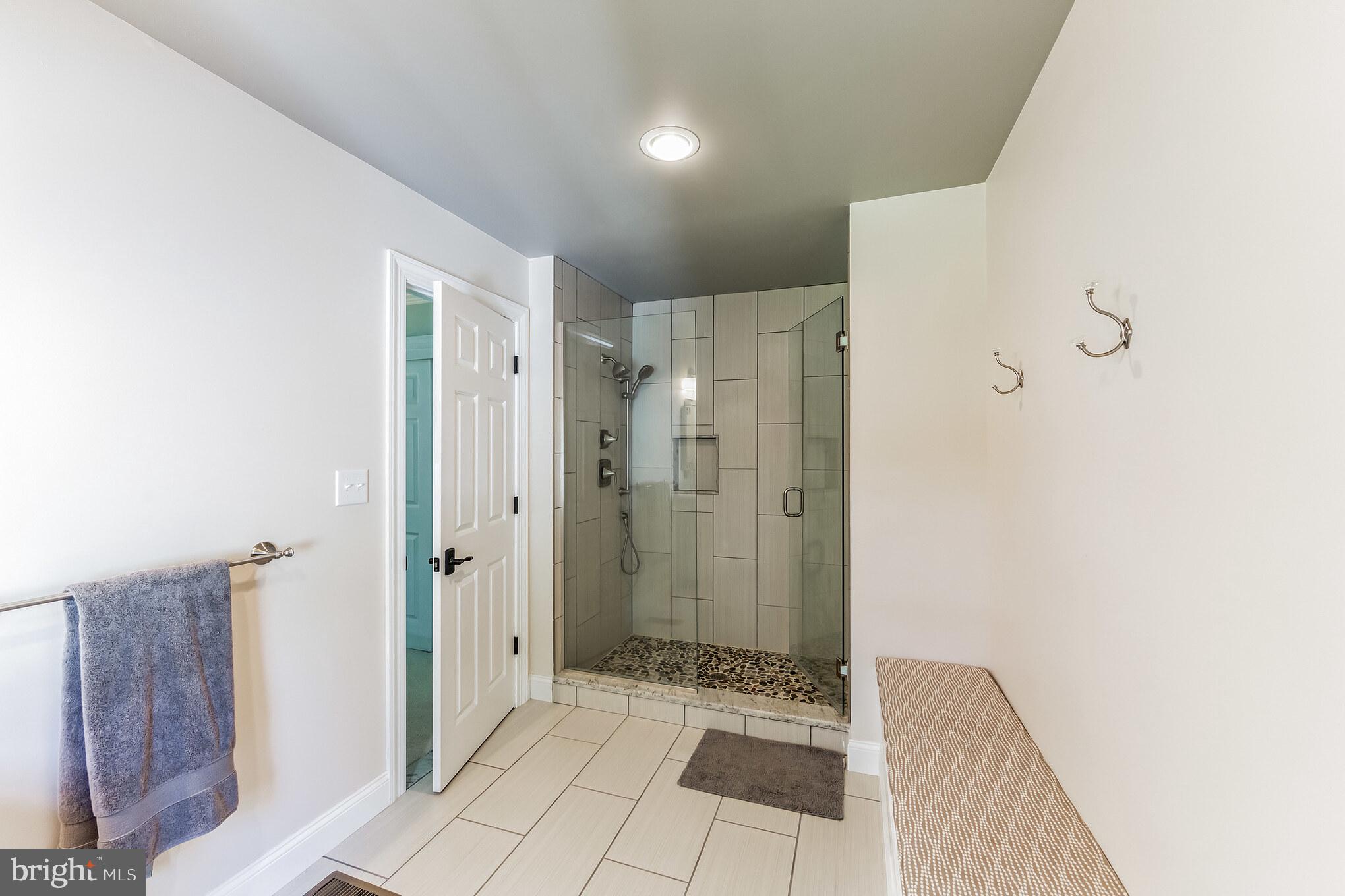 BASSETT HUNT - Residential