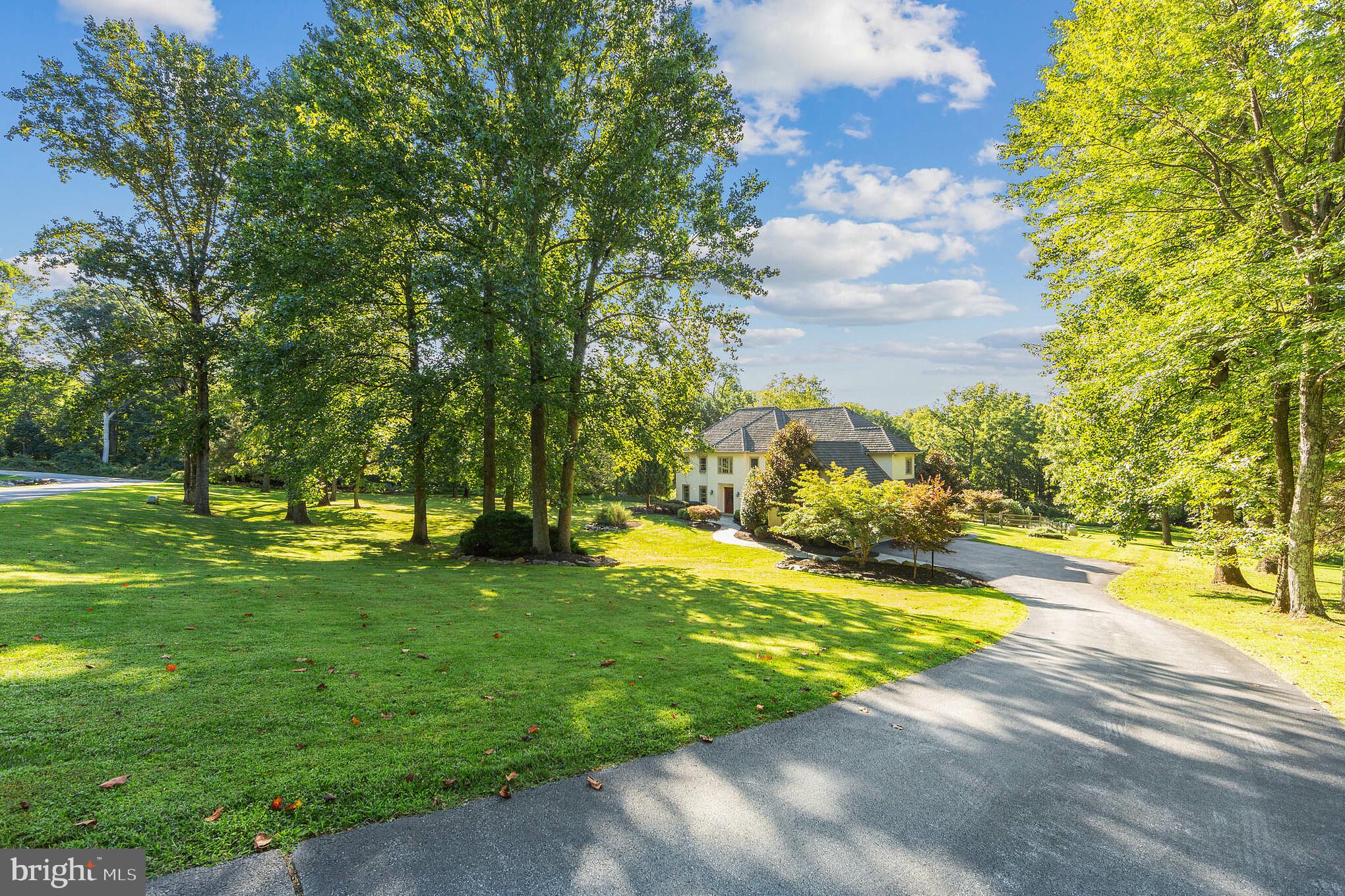 BASSETT HUNT - Residential