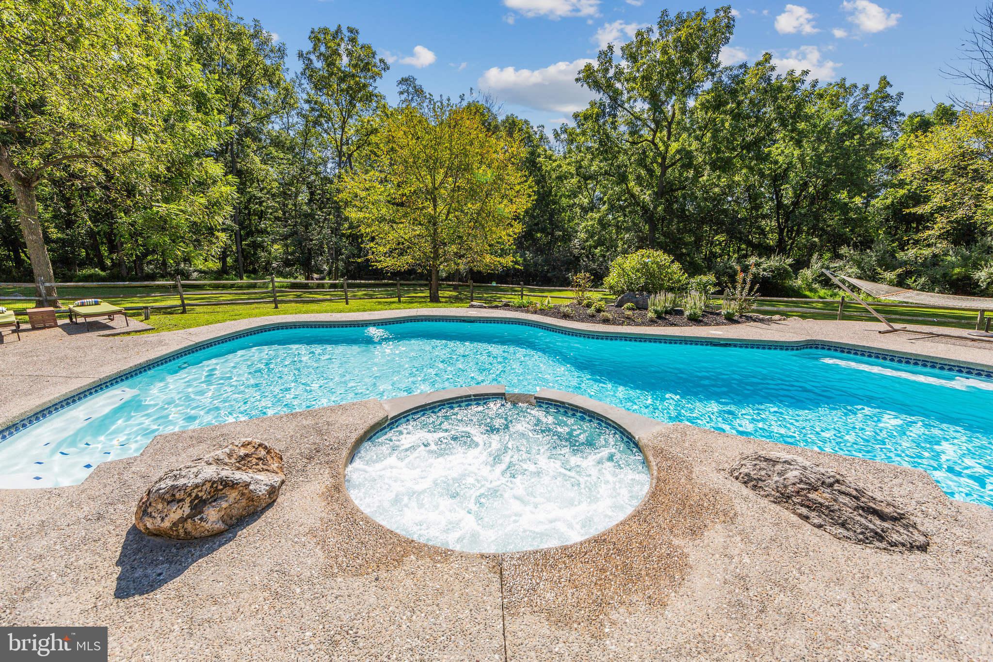 BASSETT HUNT - Residential