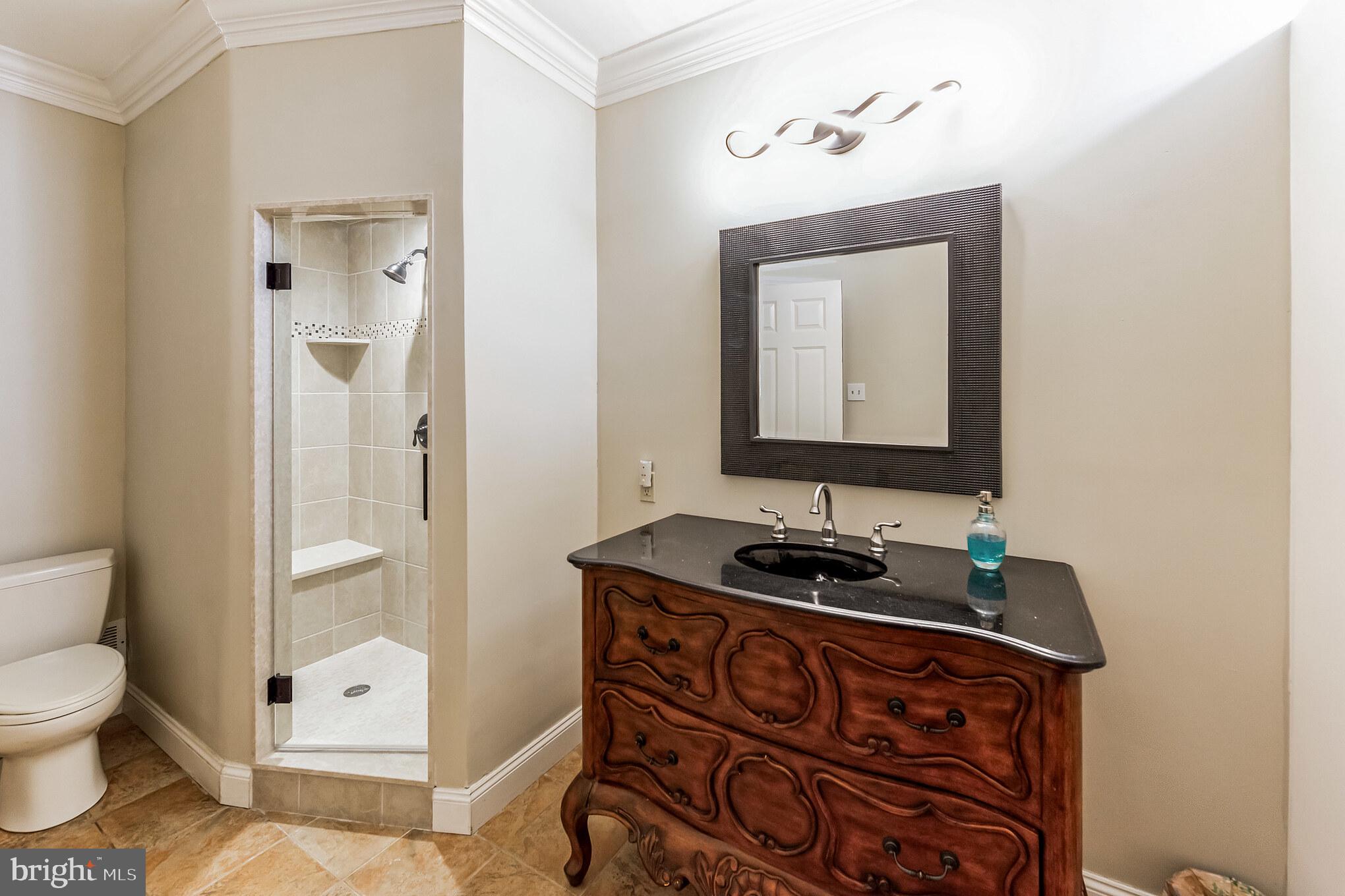 BASSETT HUNT - Residential