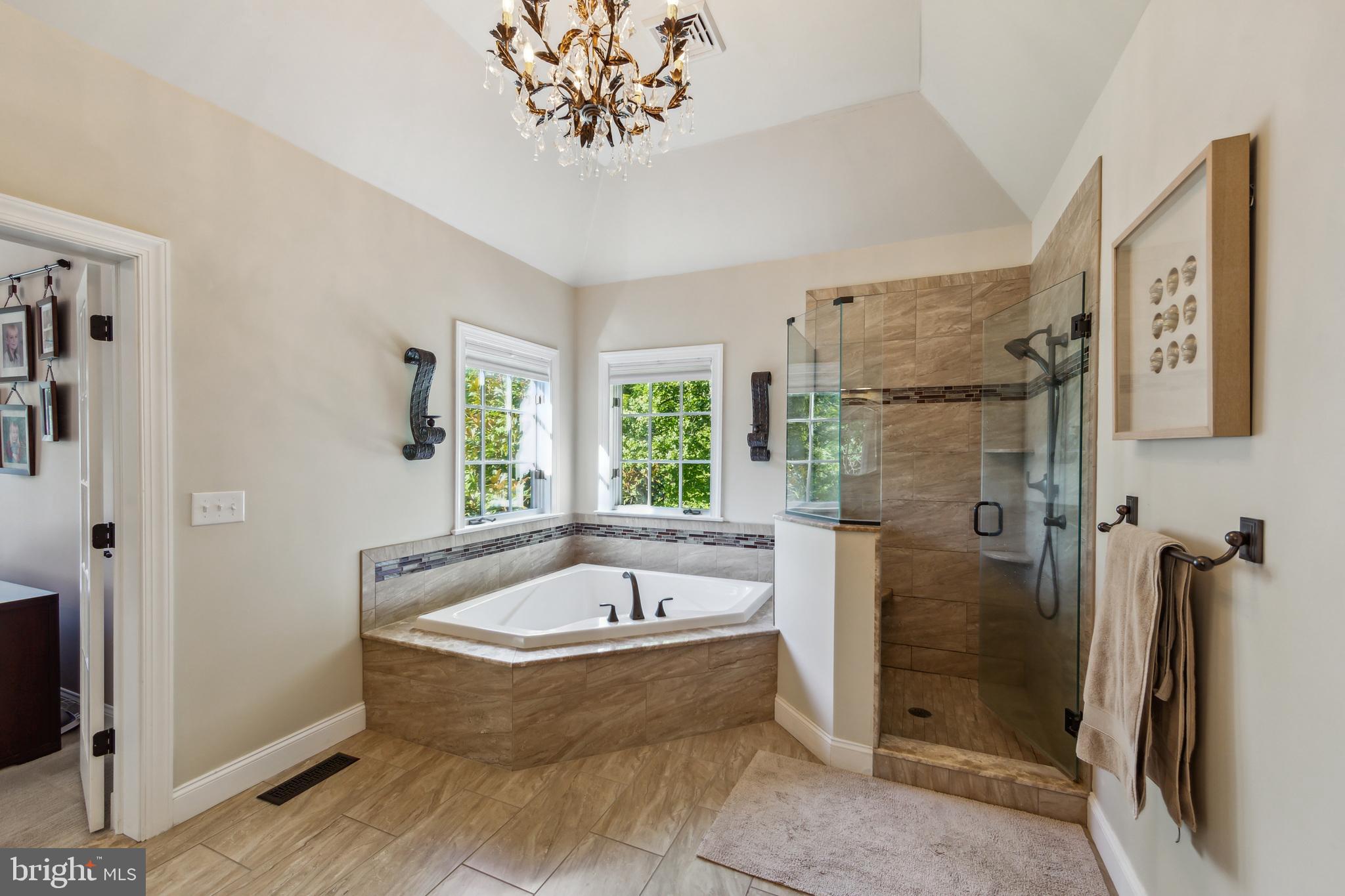 BASSETT HUNT - Residential