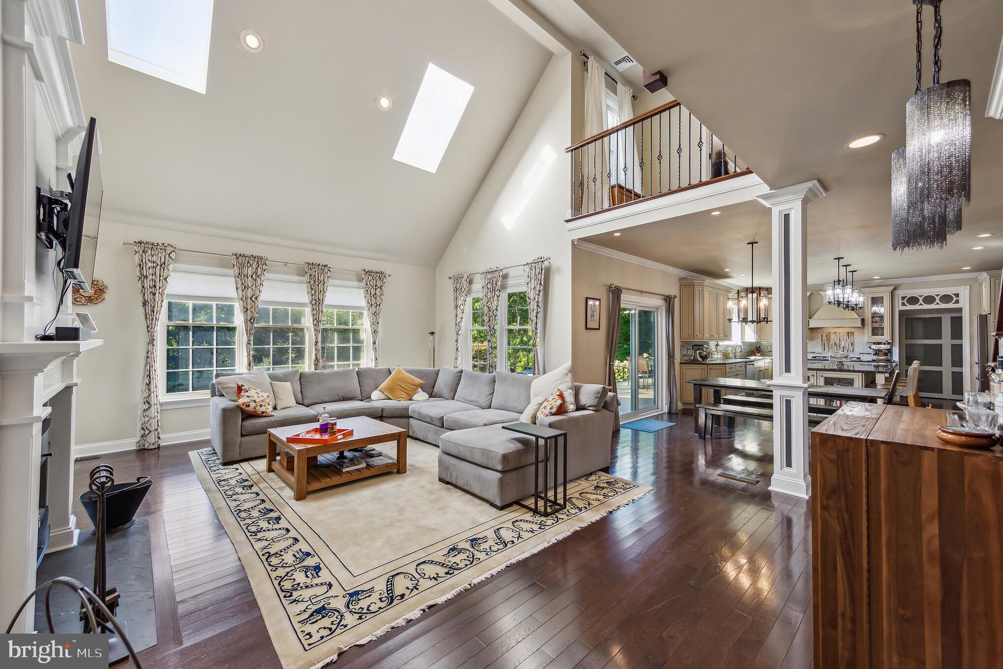 BASSETT HUNT - Residential