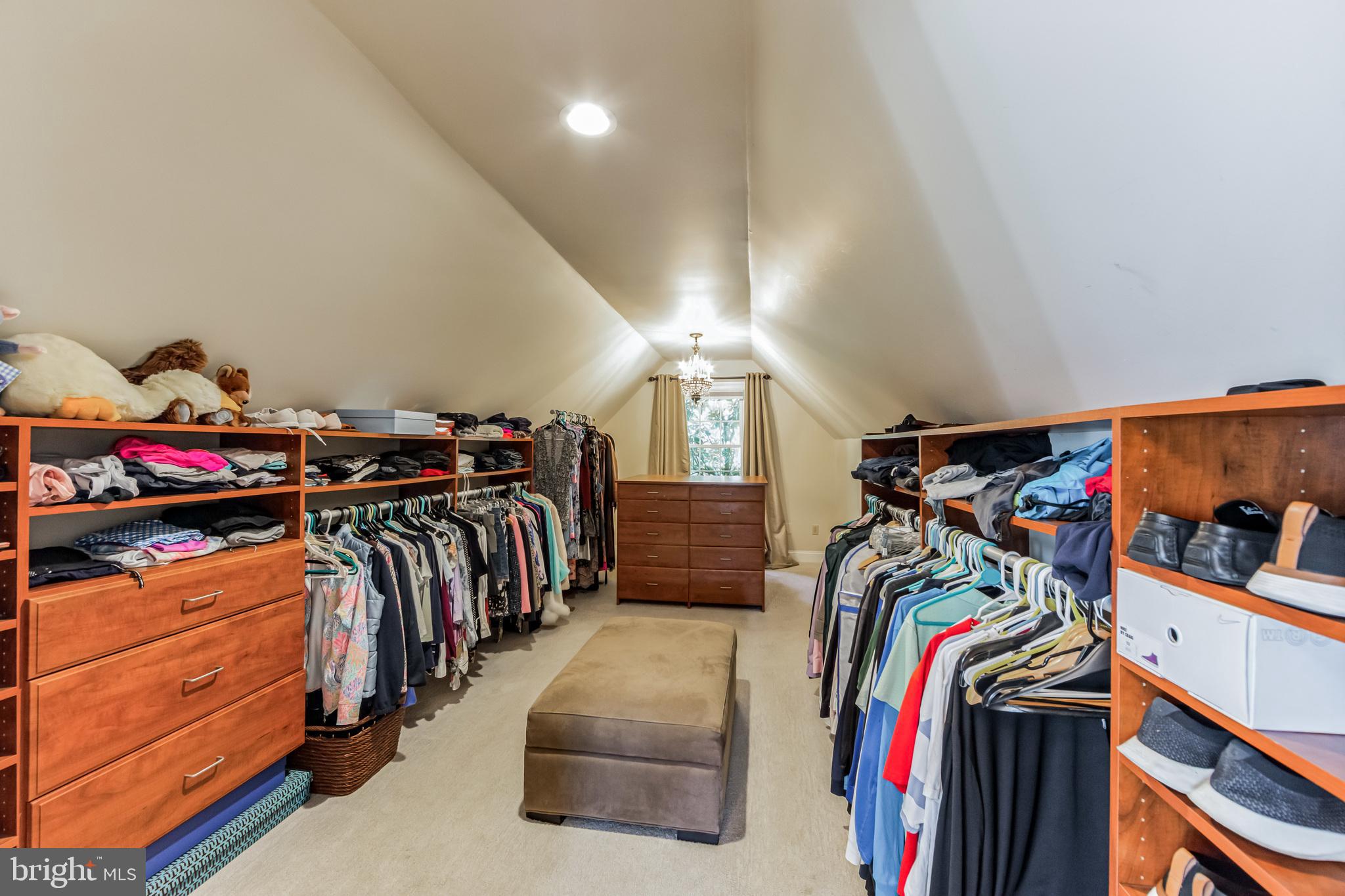 BASSETT HUNT - Residential