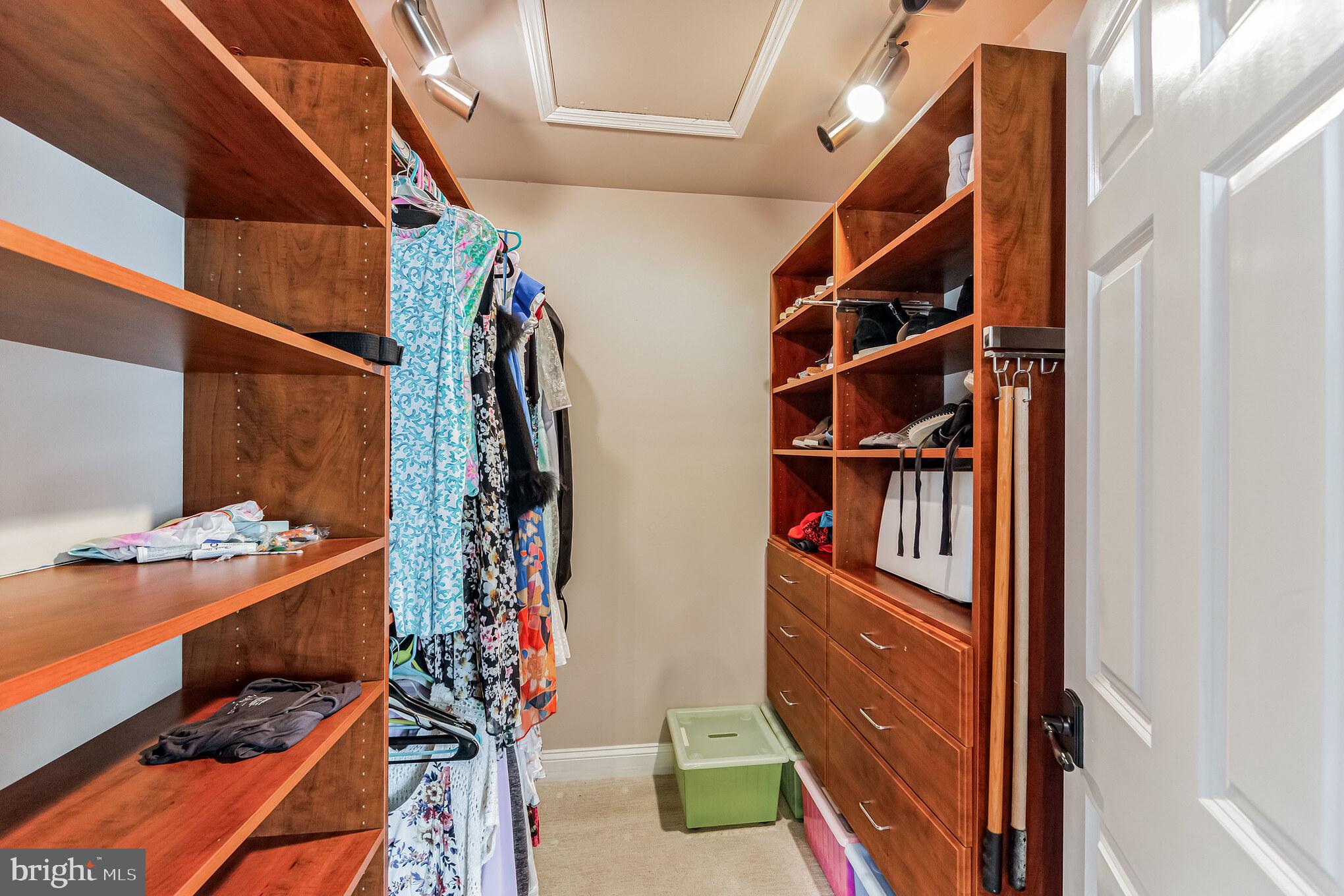 BASSETT HUNT - Residential