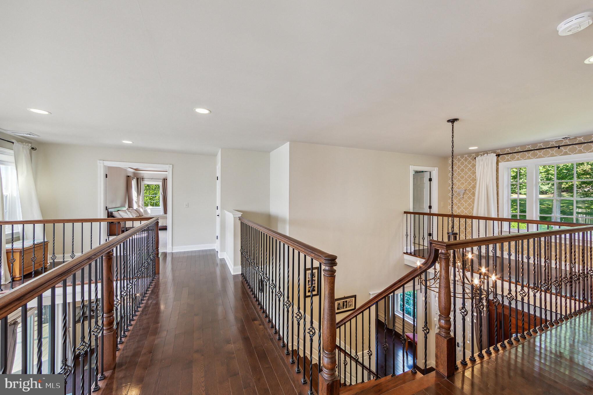 BASSETT HUNT - Residential