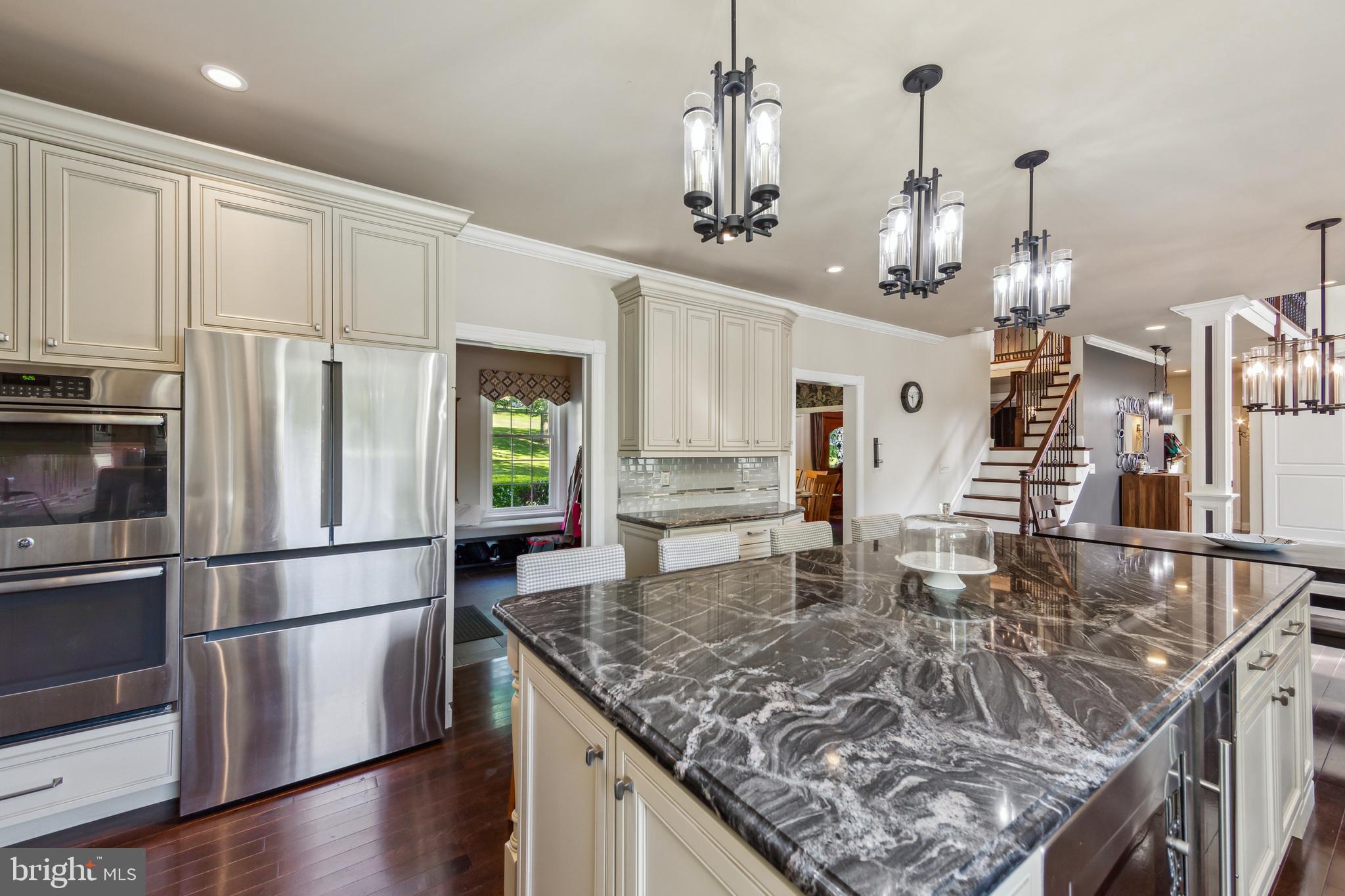 BASSETT HUNT - Residential