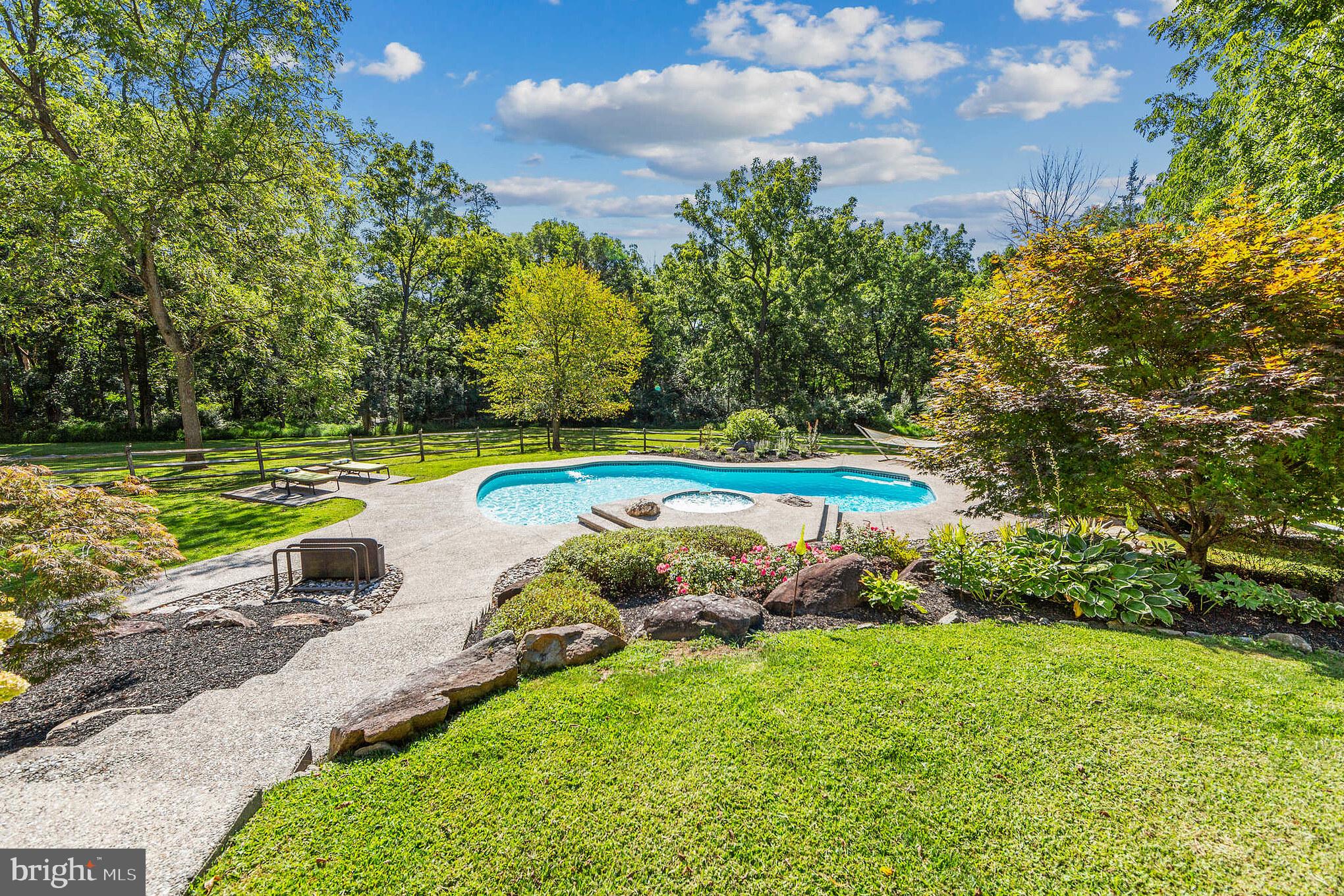 BASSETT HUNT - Residential