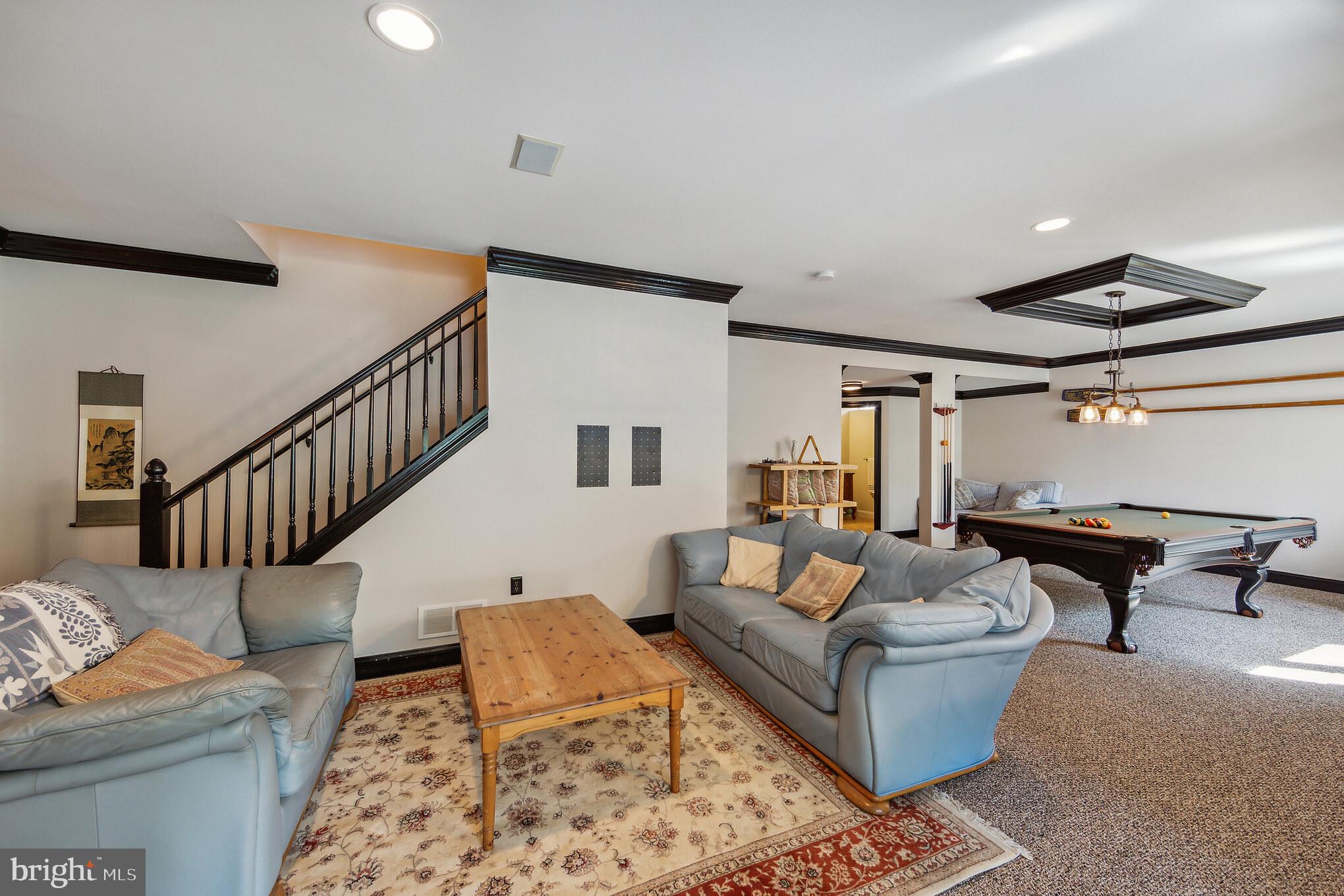 BASSETT HUNT - Residential