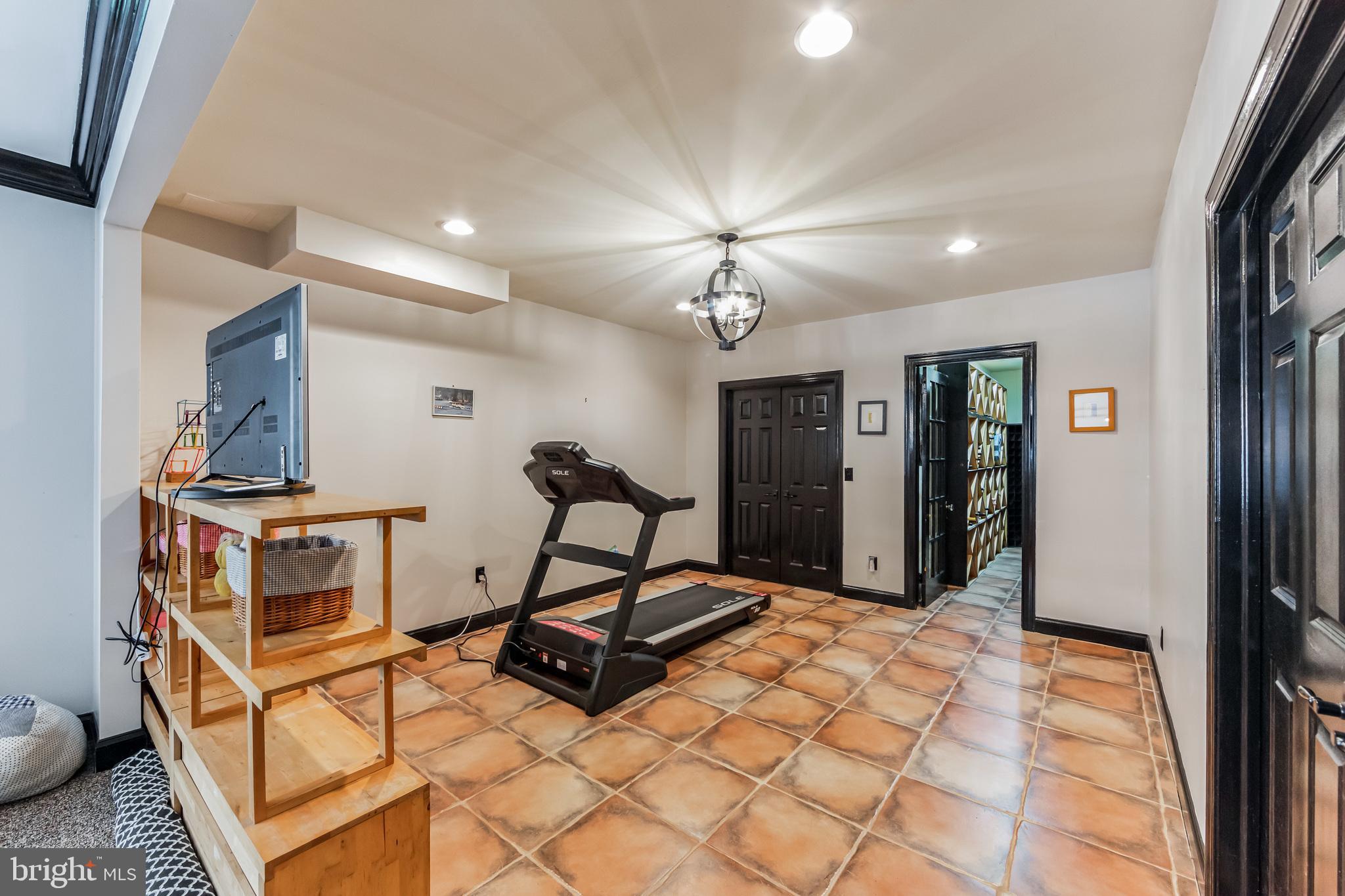 BASSETT HUNT - Residential