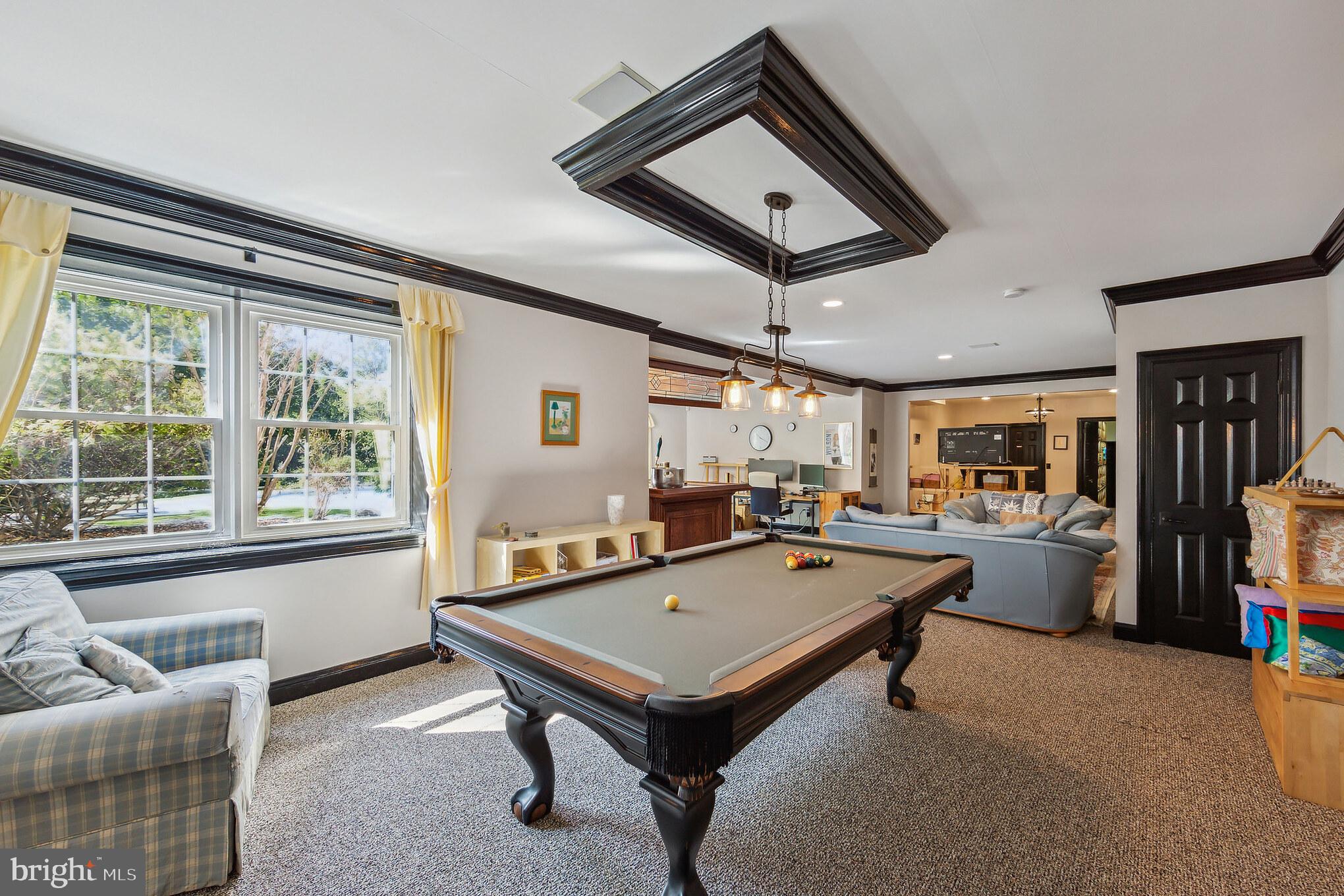 BASSETT HUNT - Residential