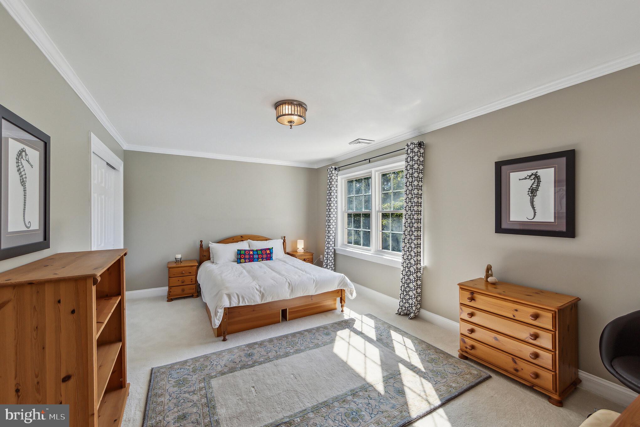 BASSETT HUNT - Residential