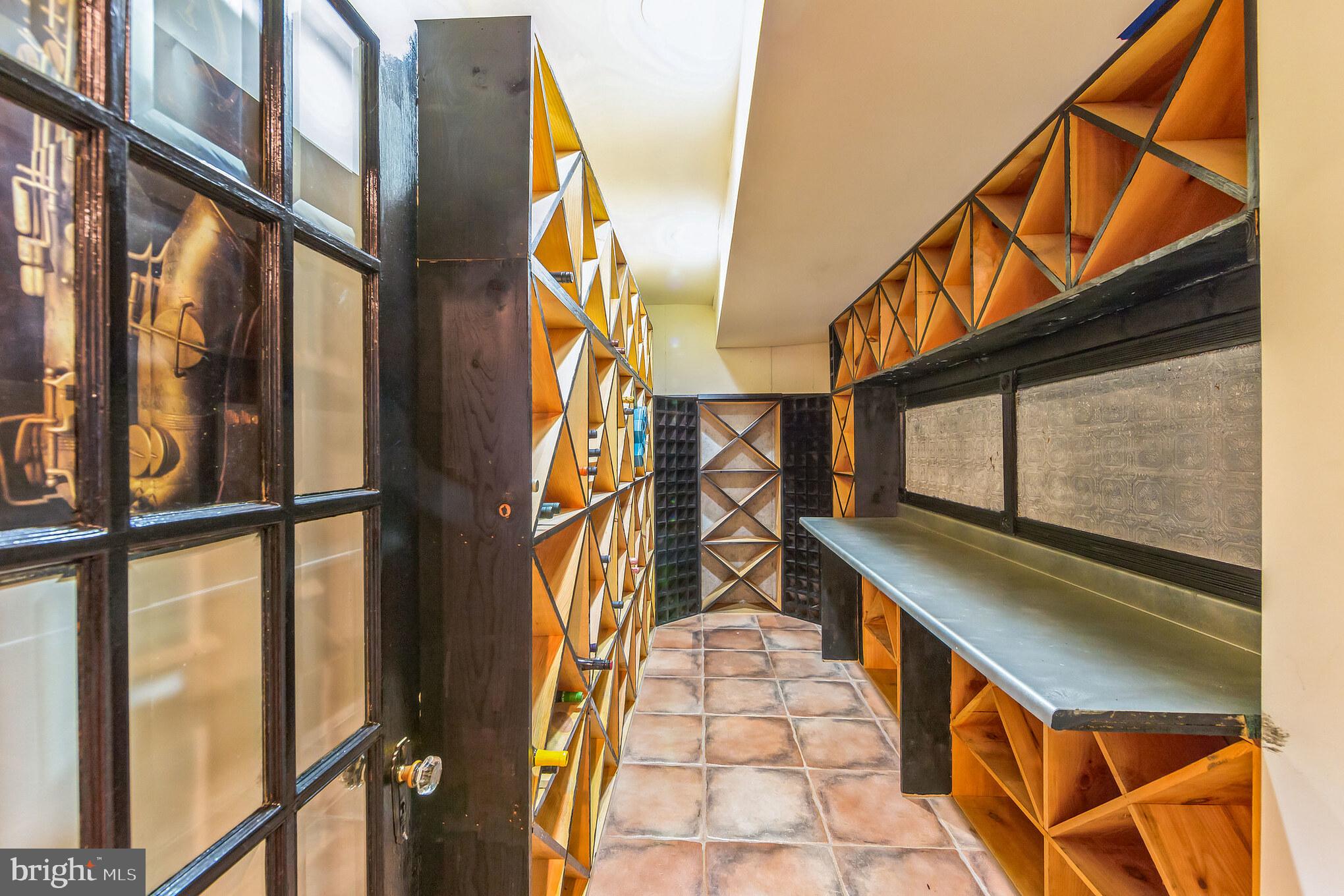 BASSETT HUNT - Residential