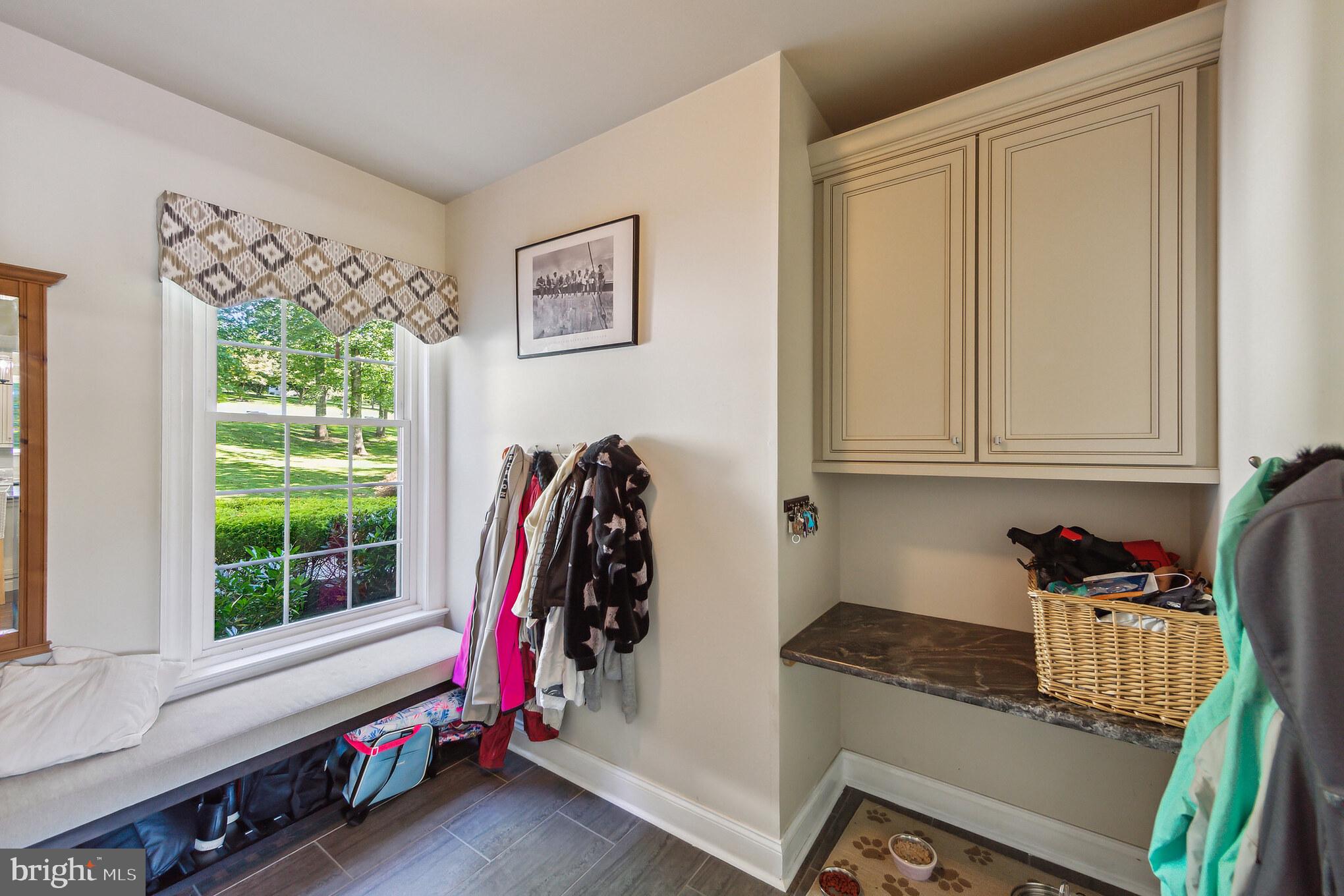 BASSETT HUNT - Residential