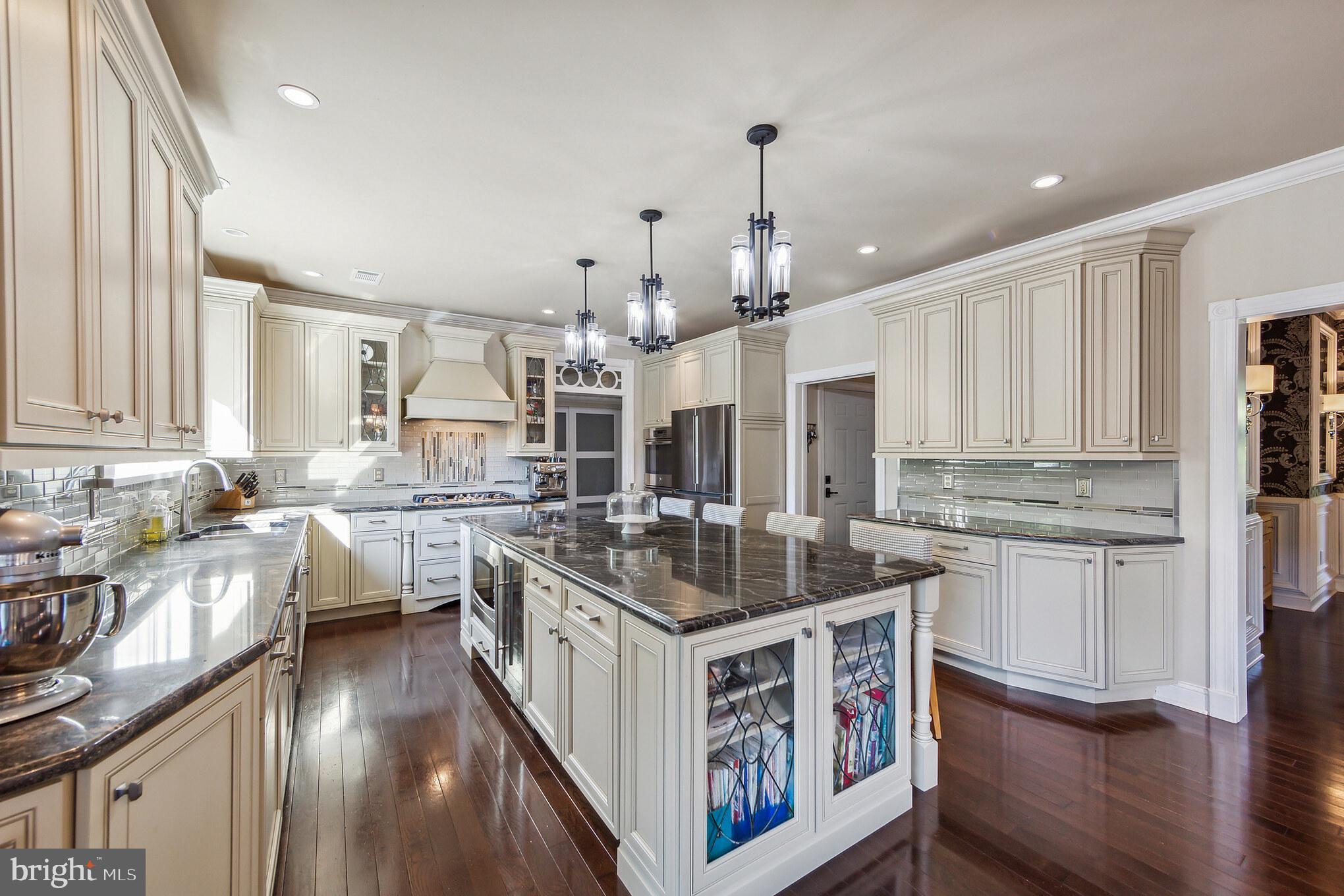 BASSETT HUNT - Residential