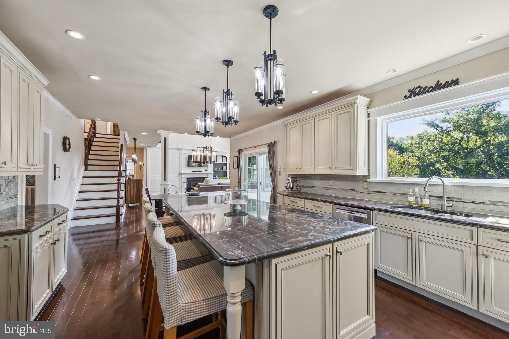 BASSETT HUNT - Residential