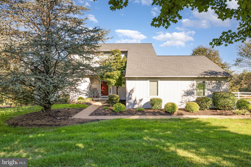 Photo of 1523 Ridge Road, ELIZABETHTOWN, PA 17022 (MLS # PALA2077352)