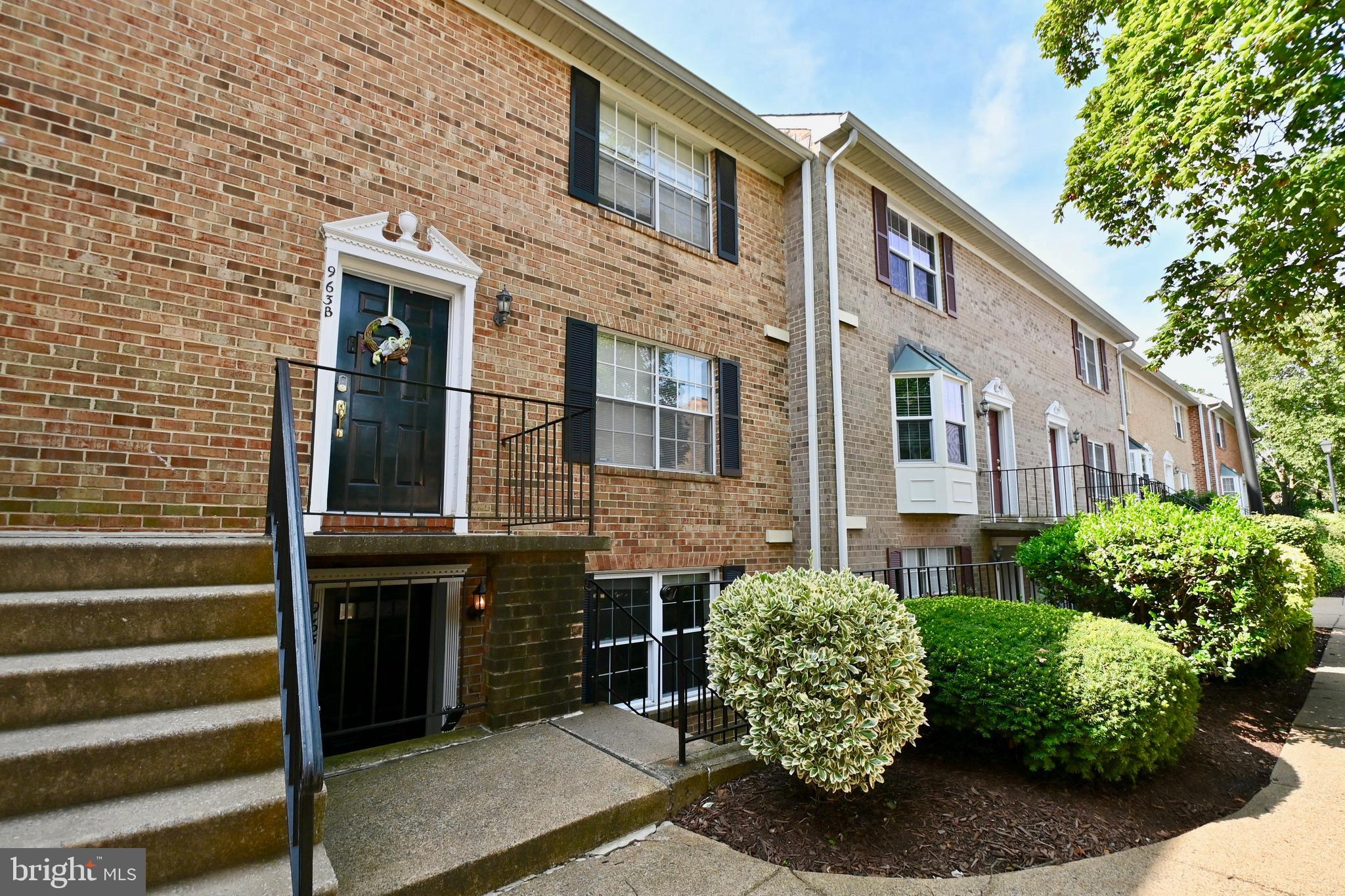 WESTHAMPTON MEWS - Residential Lease