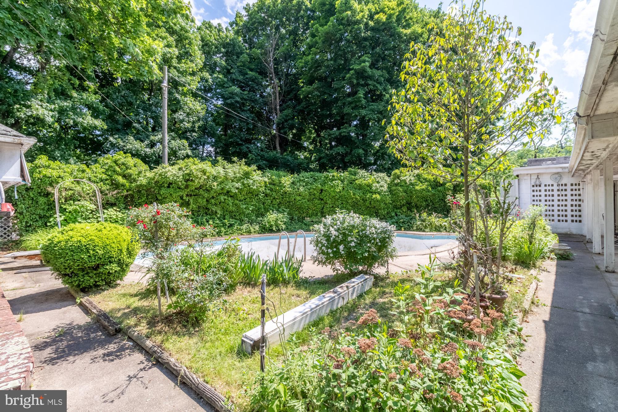 WHITE HALL - Residential