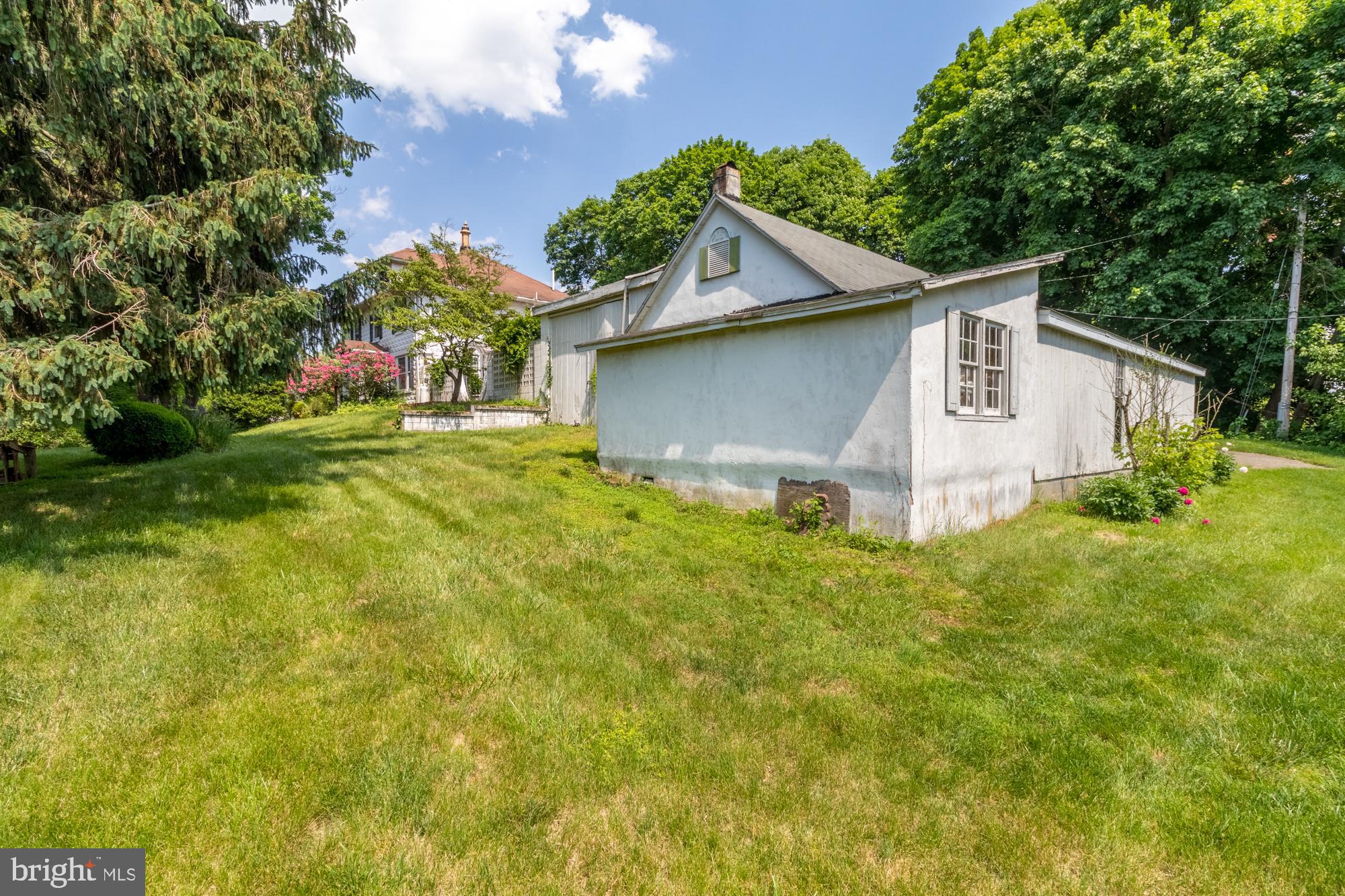 WHITE HALL - Residential