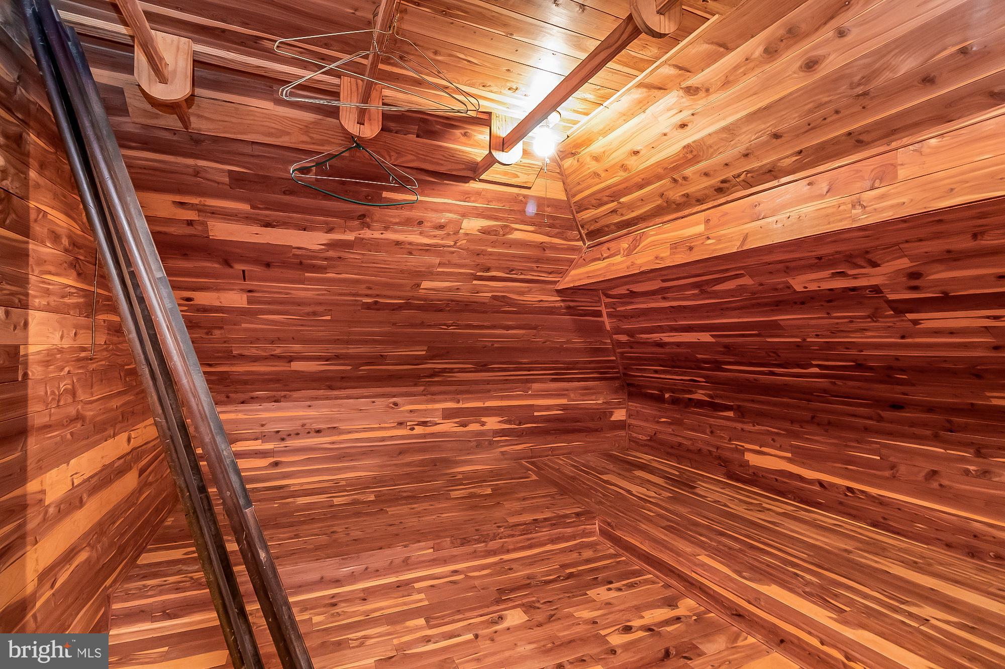 WHITE HALL - Residential