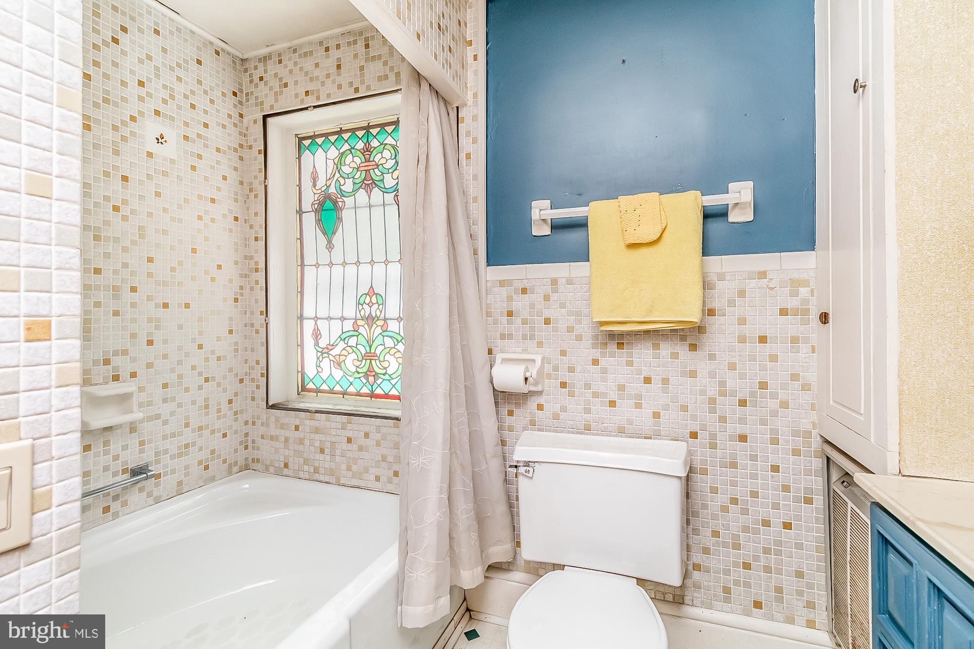 WHITE HALL - Residential