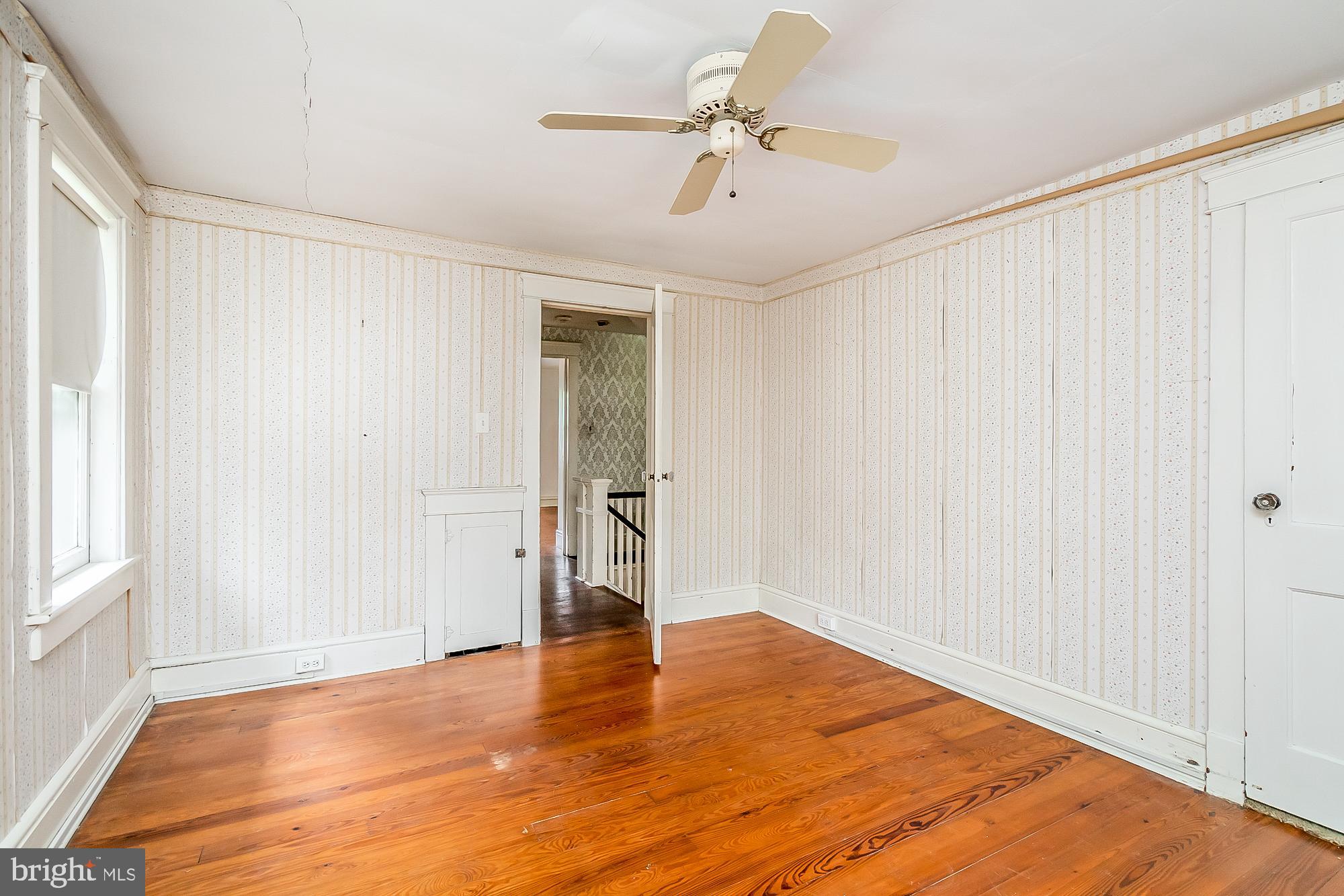 WHITE HALL - Residential