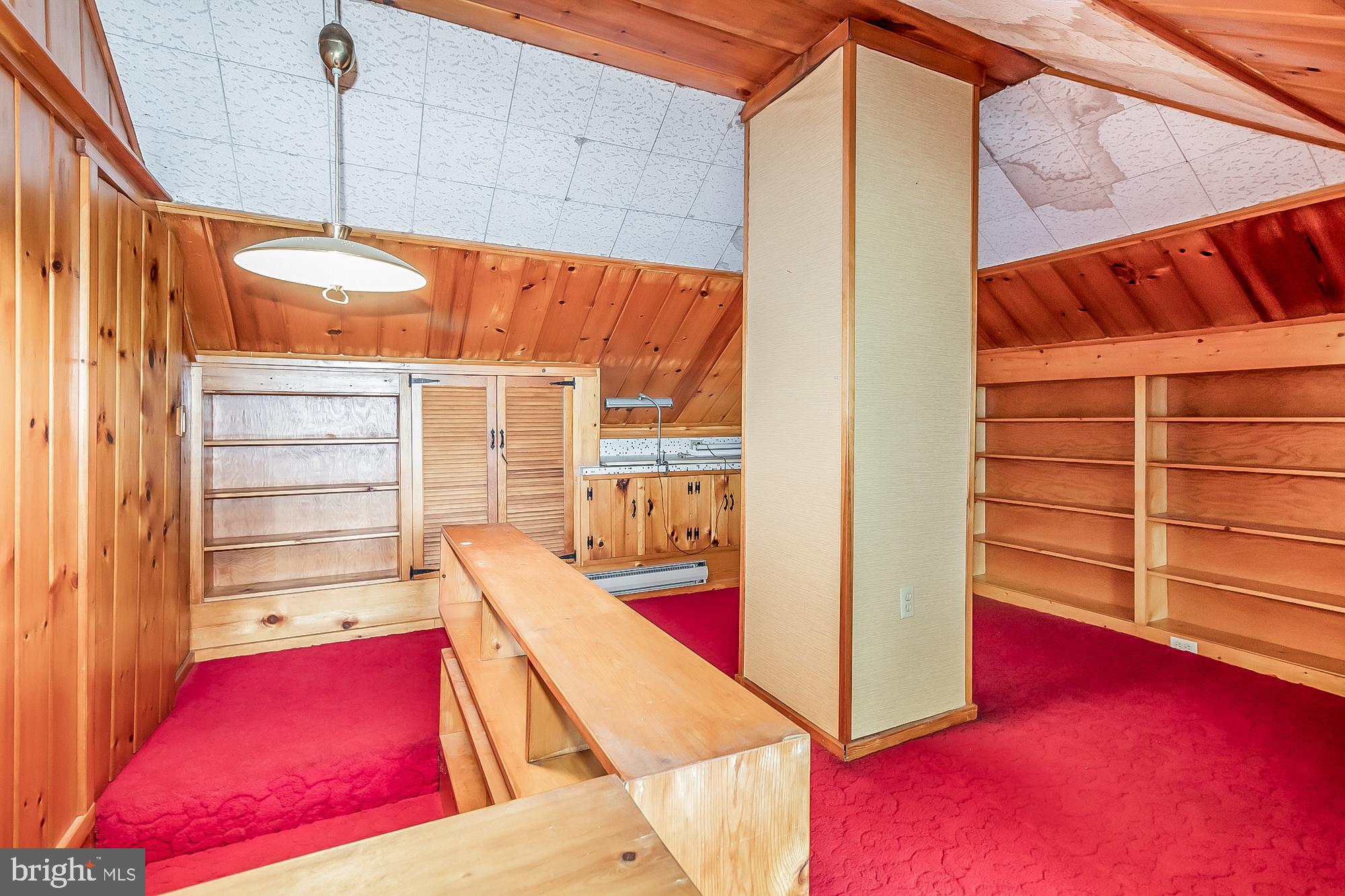 WHITE HALL - Residential