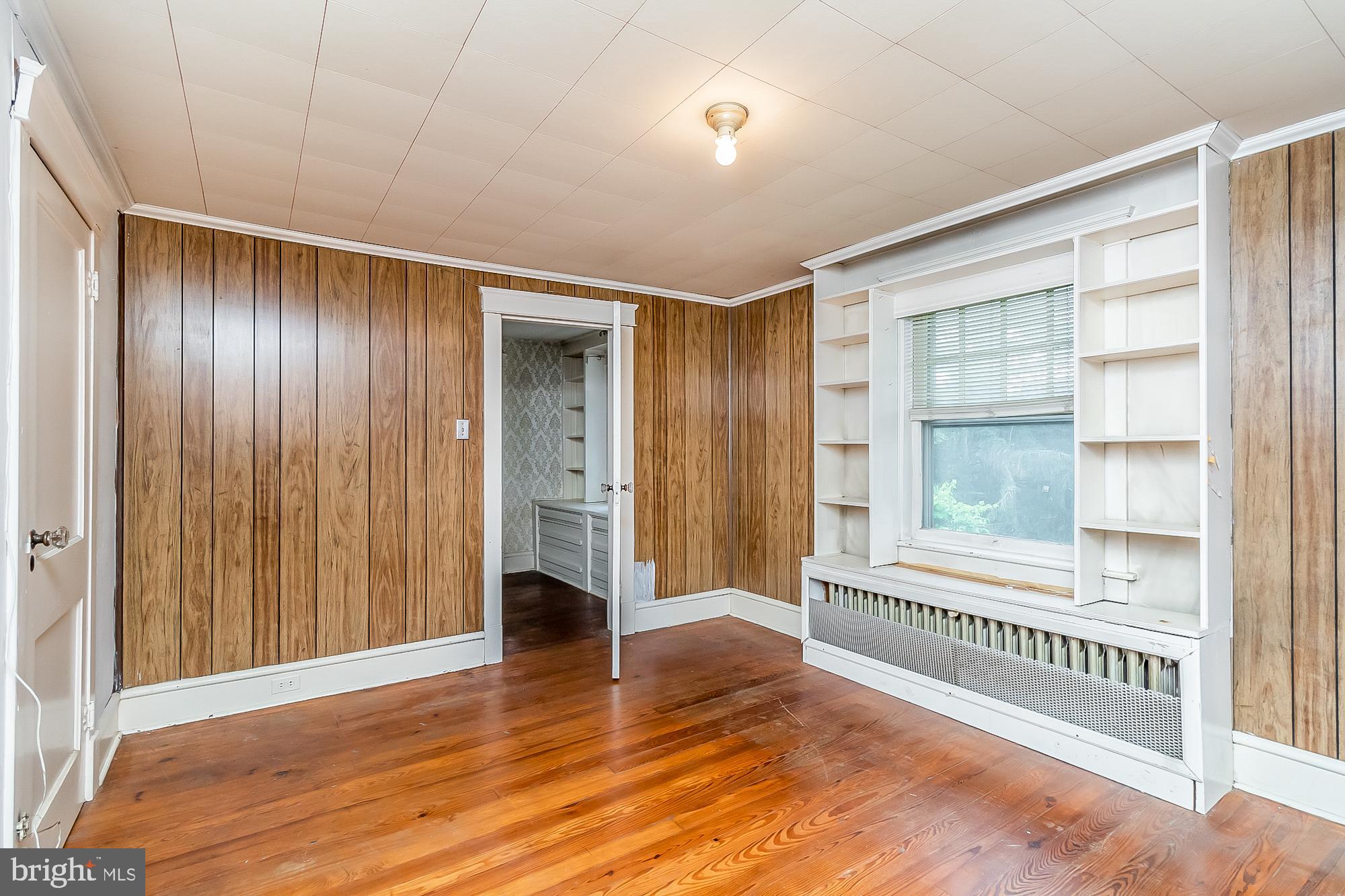 WHITE HALL - Residential