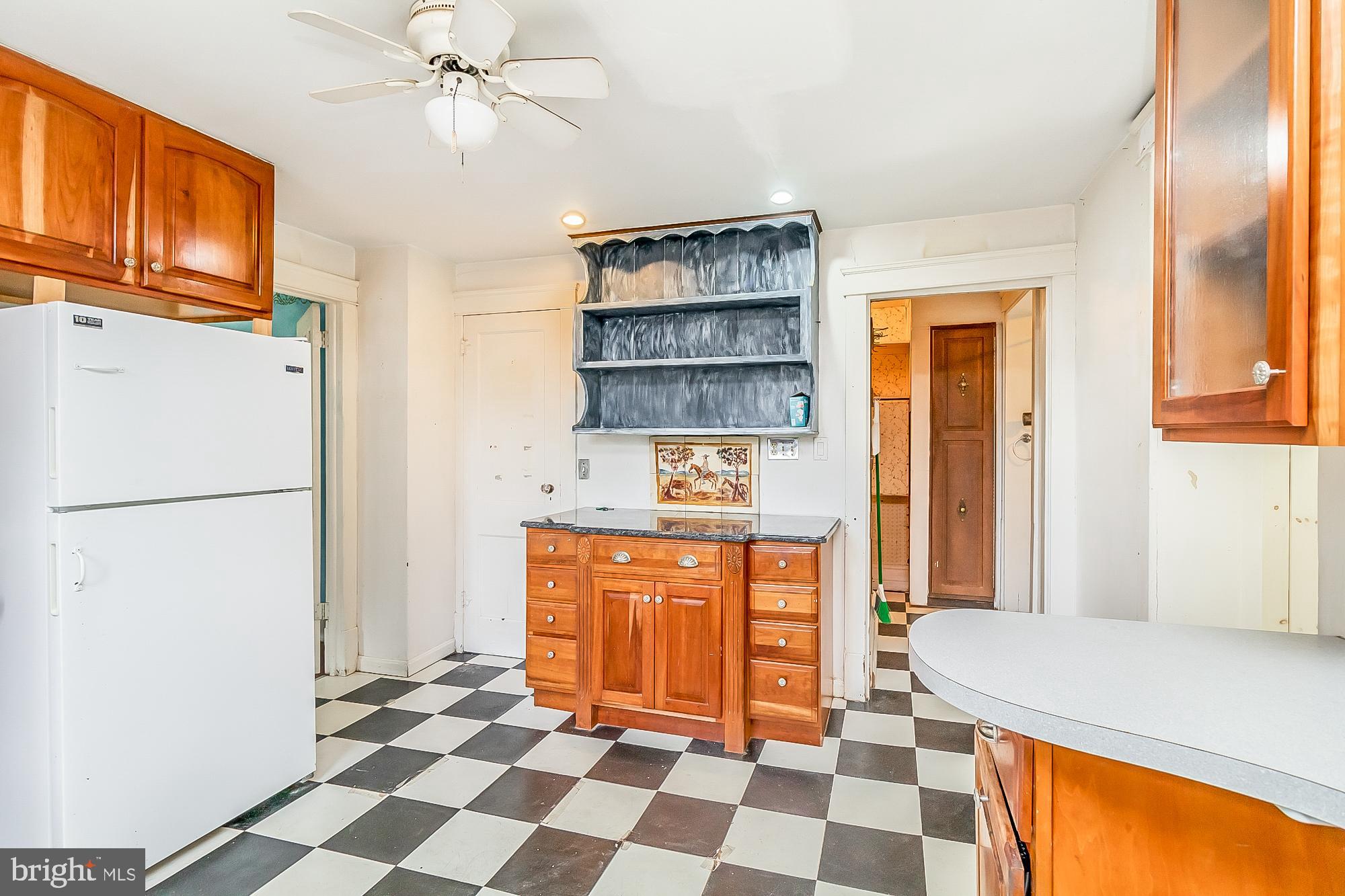 WHITE HALL - Residential