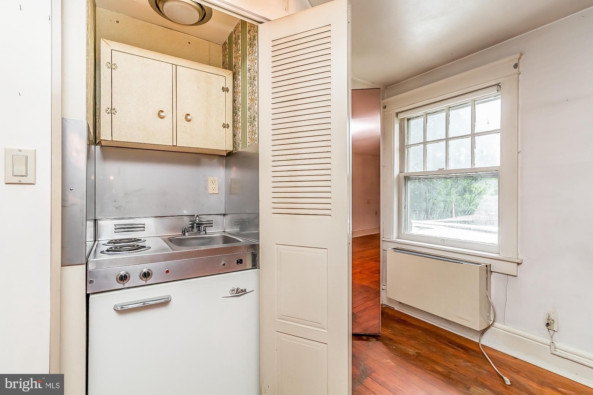 WHITE HALL - Residential