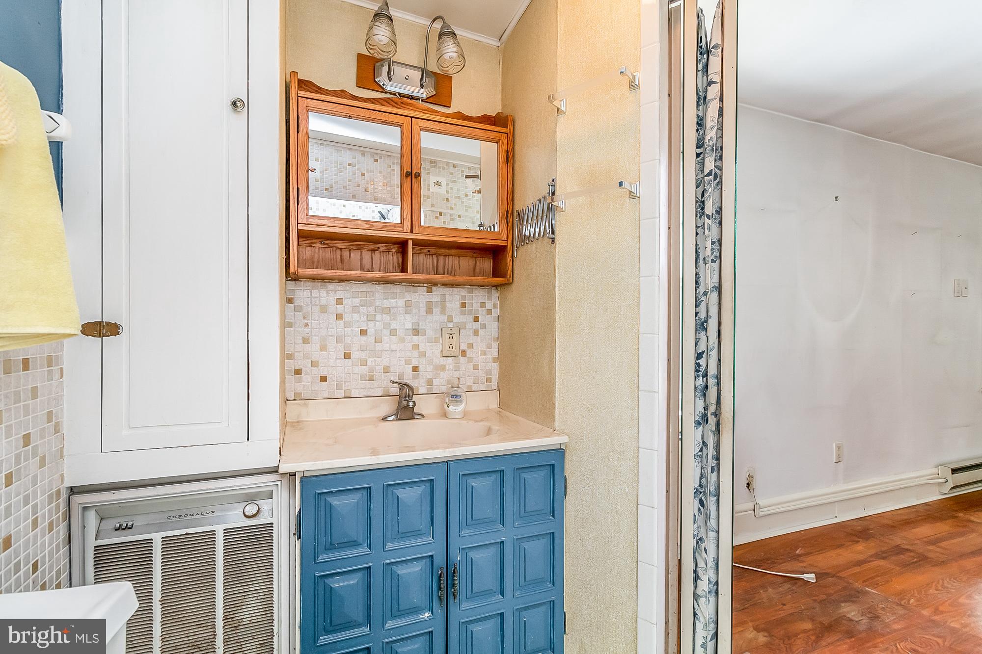 WHITE HALL - Residential