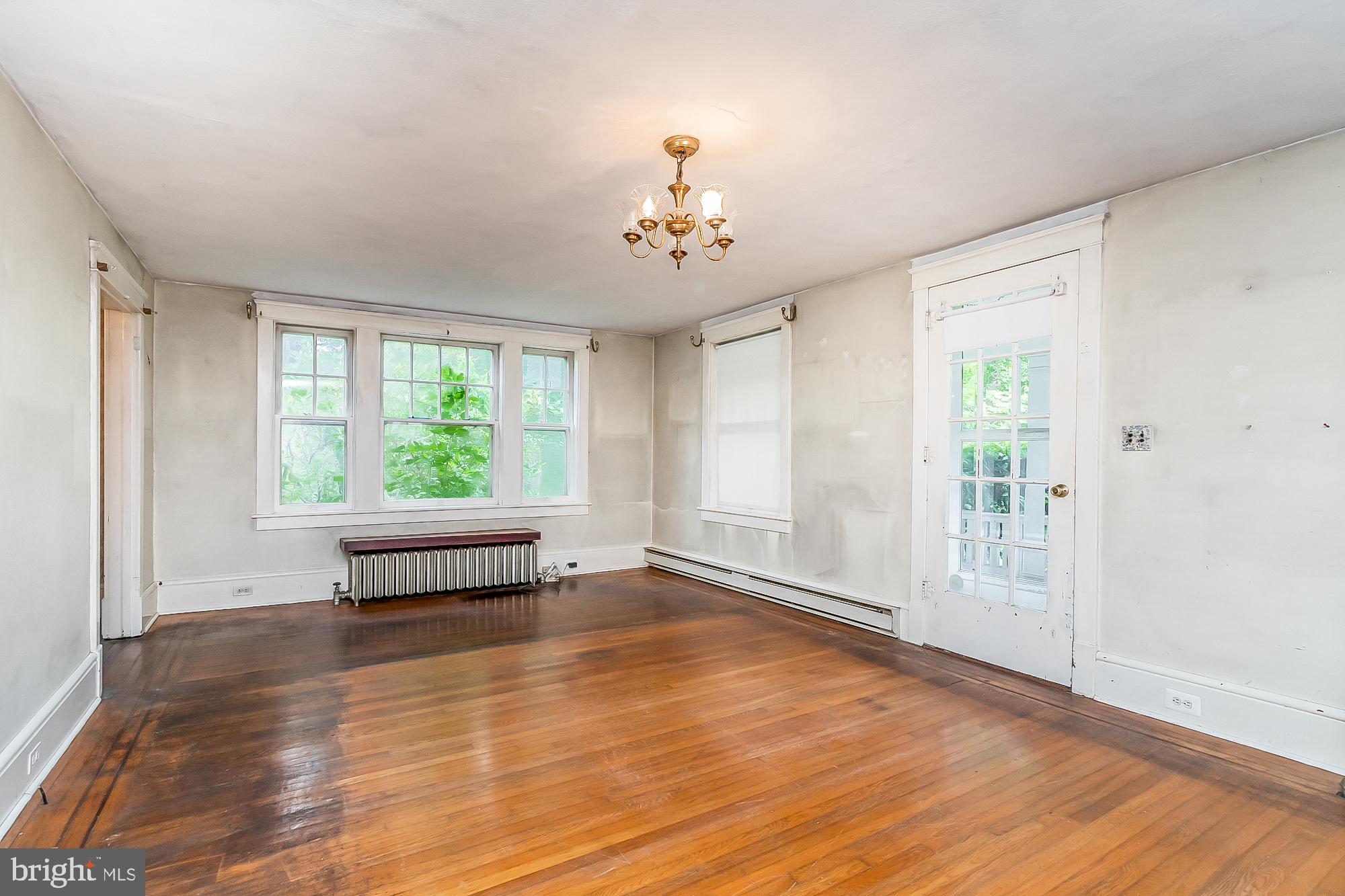 WHITE HALL - Residential