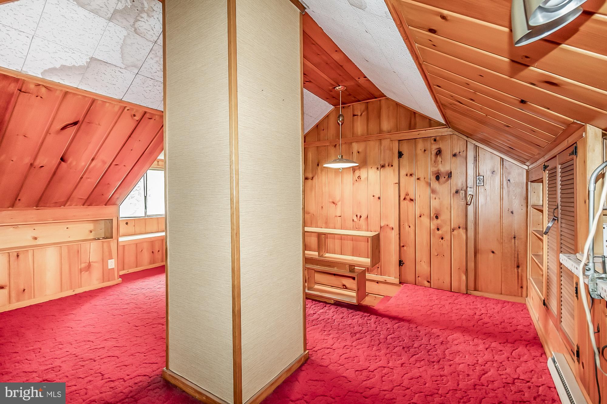 WHITE HALL - Residential