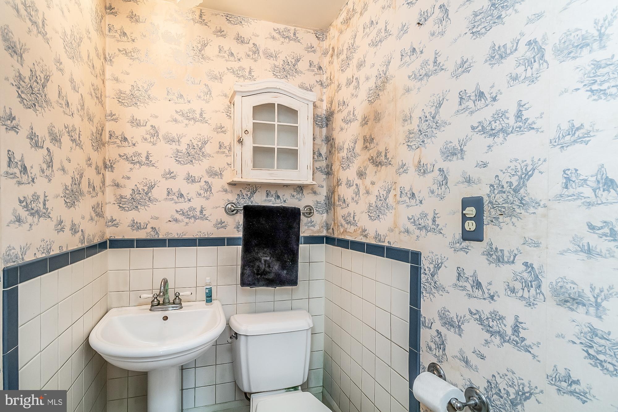 WHITE HALL - Residential