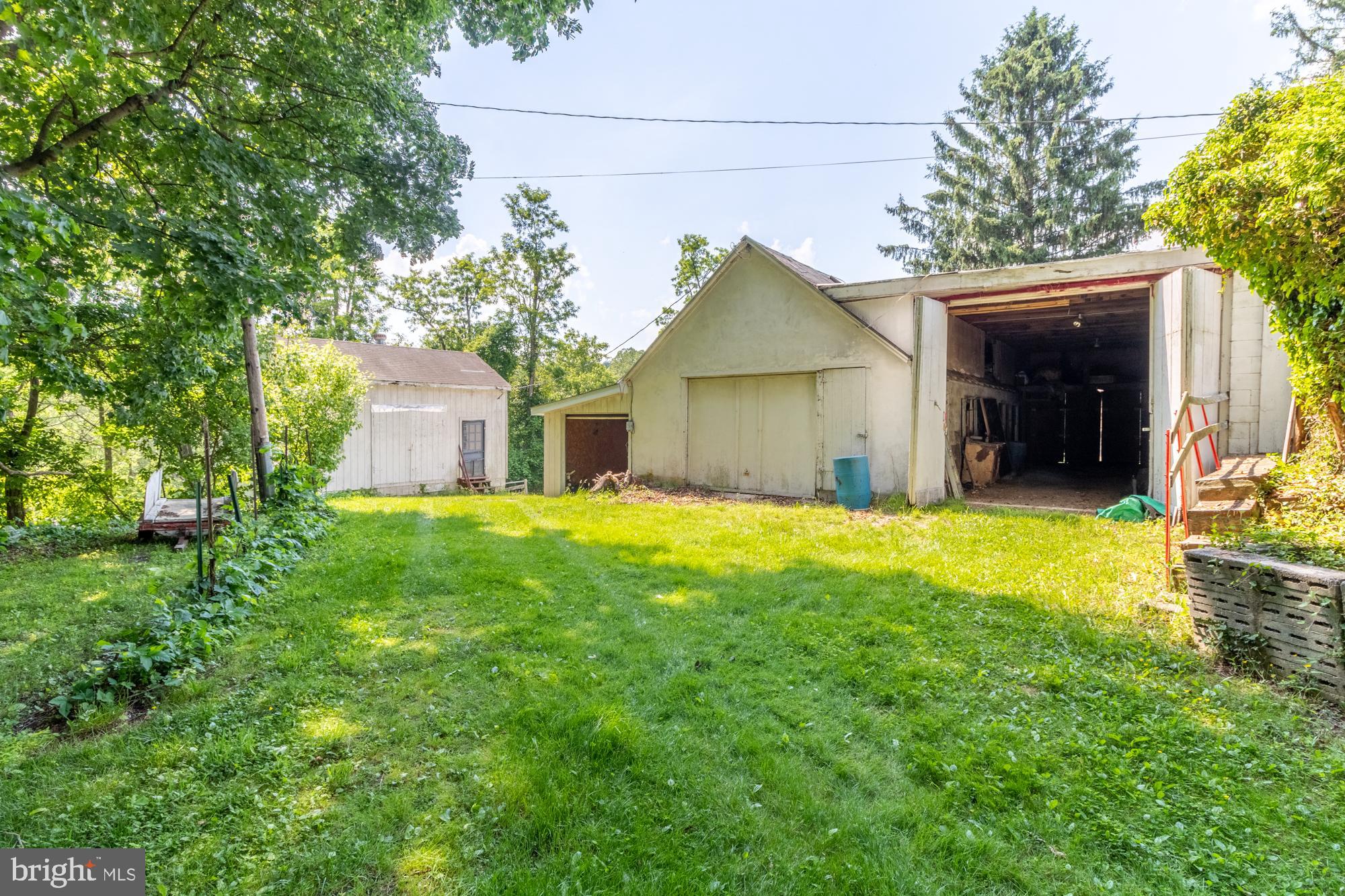 WHITE HALL - Residential