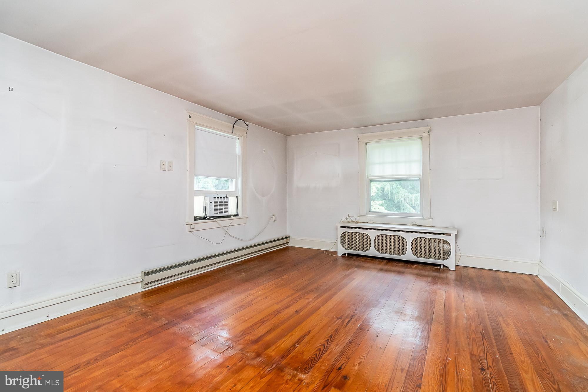 WHITE HALL - Residential