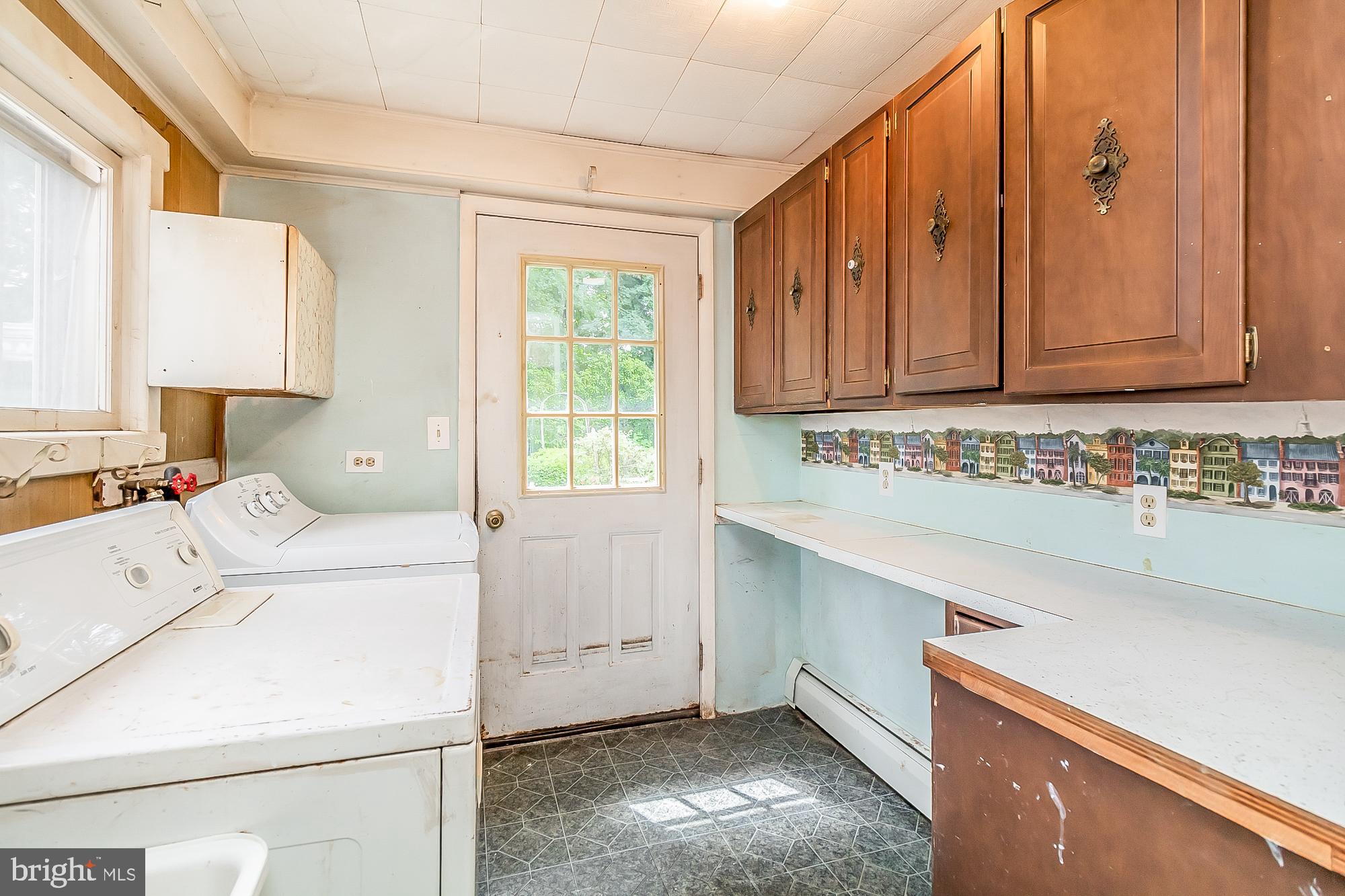 WHITE HALL - Residential