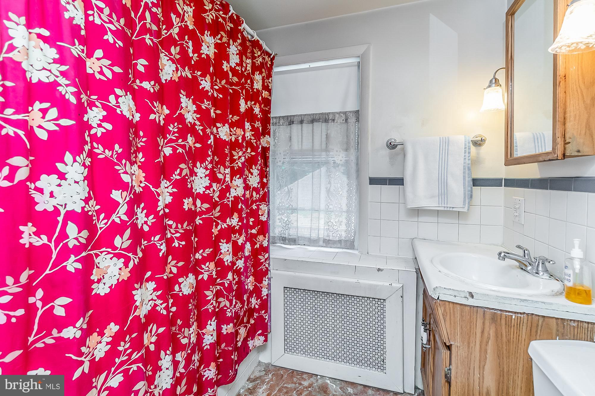 WHITE HALL - Residential